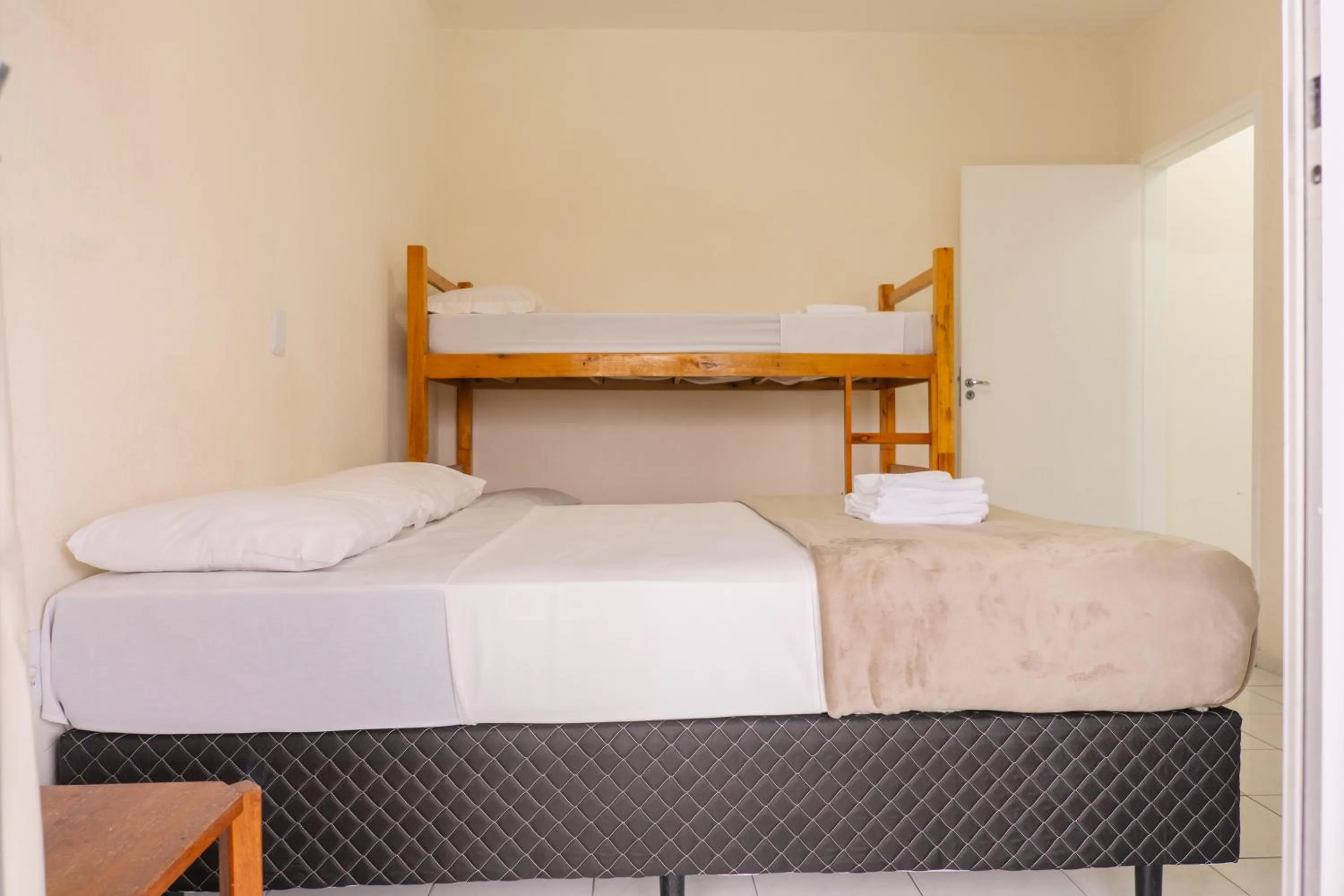 Bed in HANNA Amsterdam Hotel & Eventos