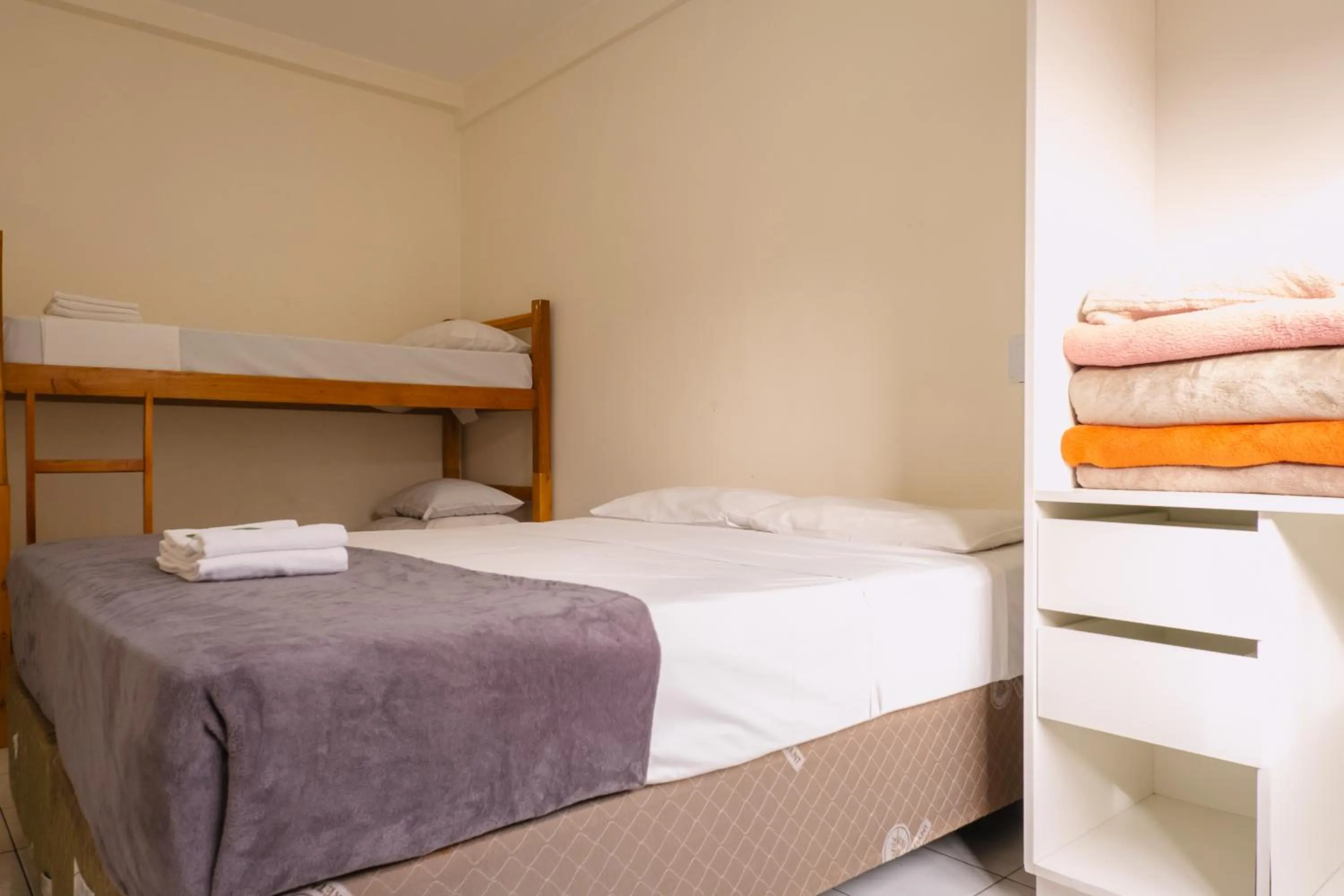 Bed in HANNA Amsterdam Hotel & Eventos