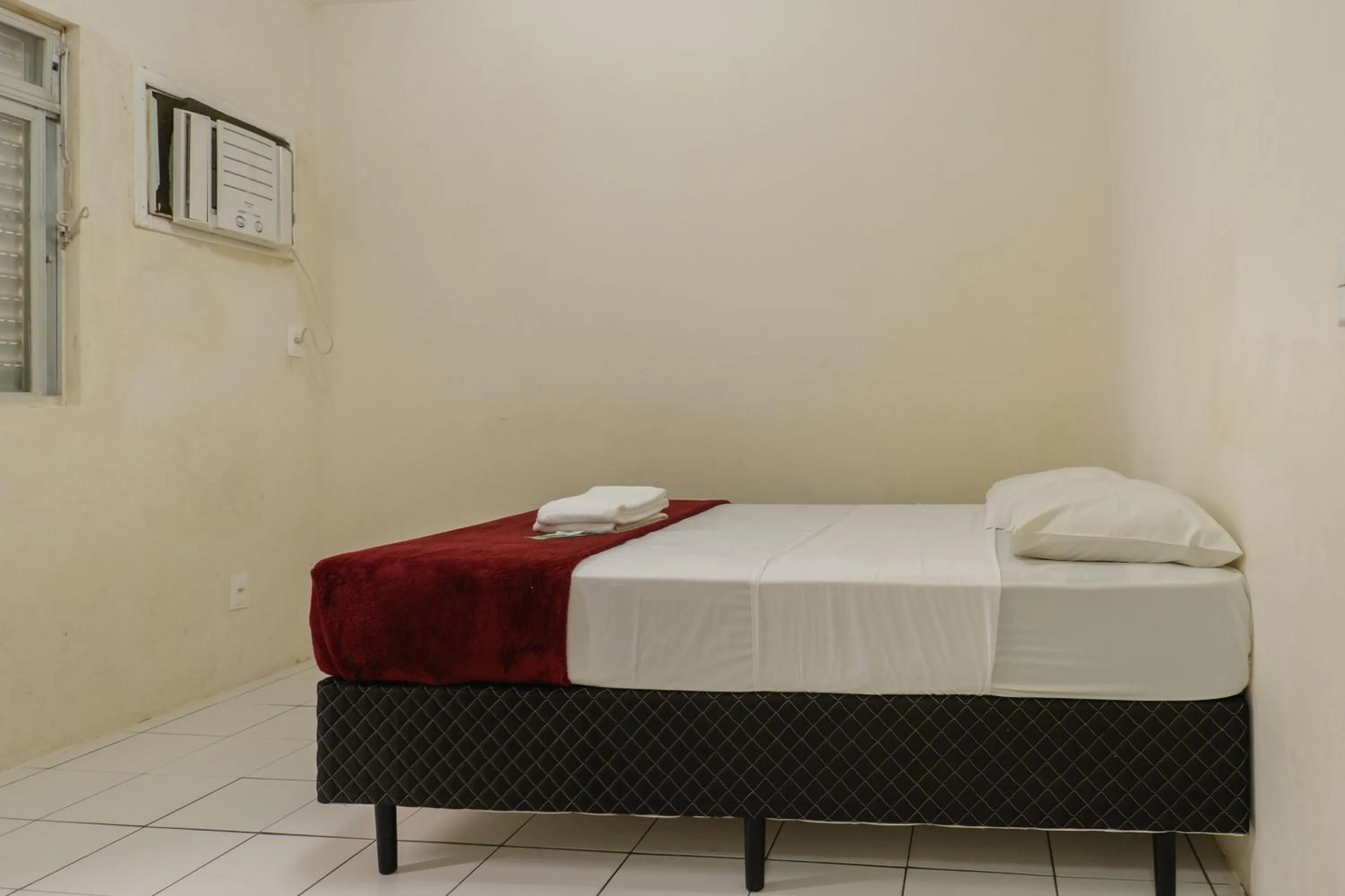 Bed in HANNA Amsterdam Hotel & Eventos