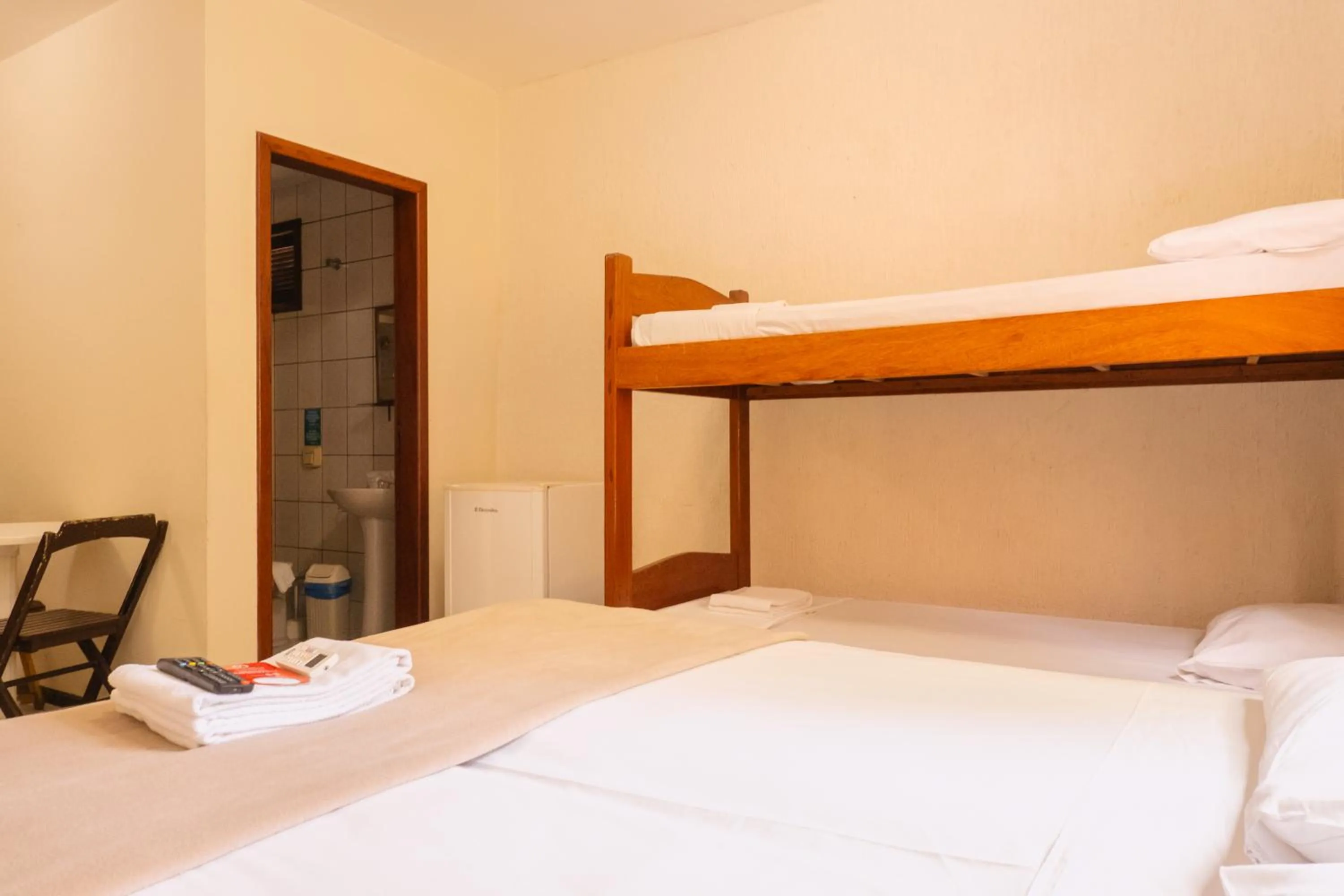 Bed in HANNA Amsterdam Hotel & Eventos