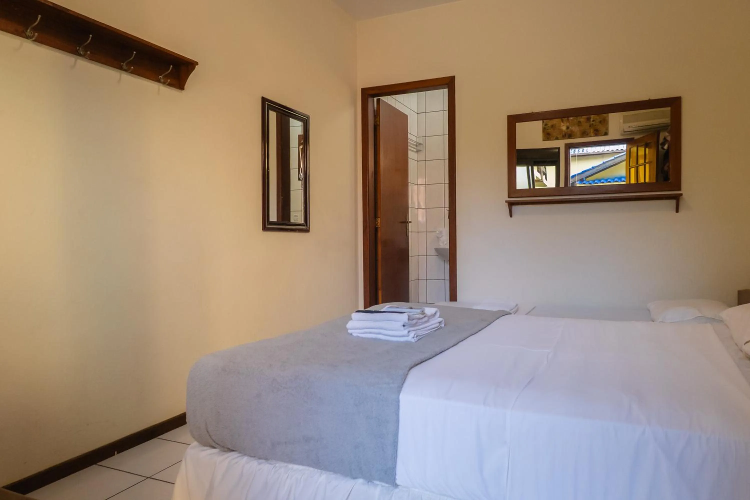 Bed in HANNA Amsterdam Hotel & Eventos