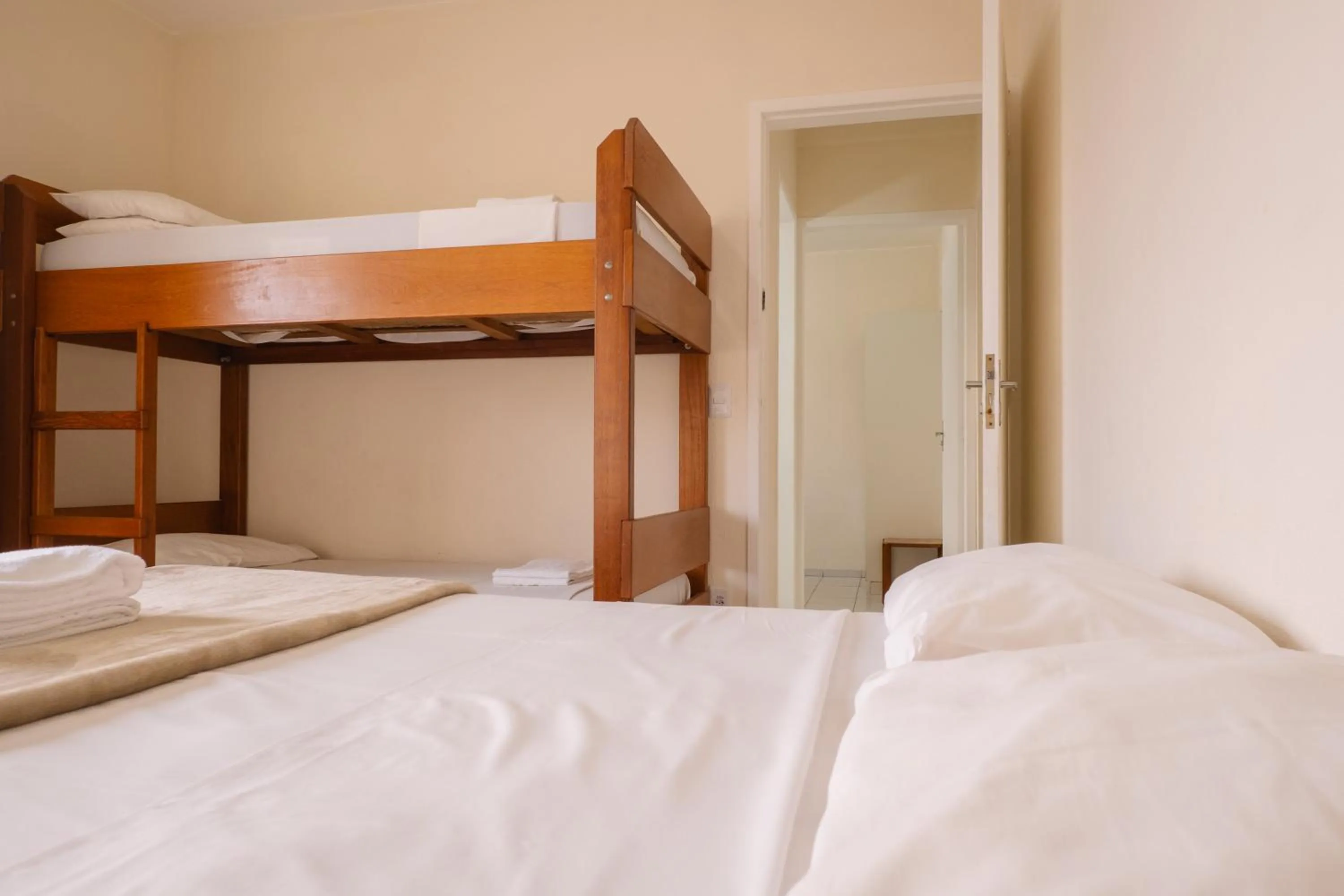 Bed in HANNA Amsterdam Hotel & Eventos