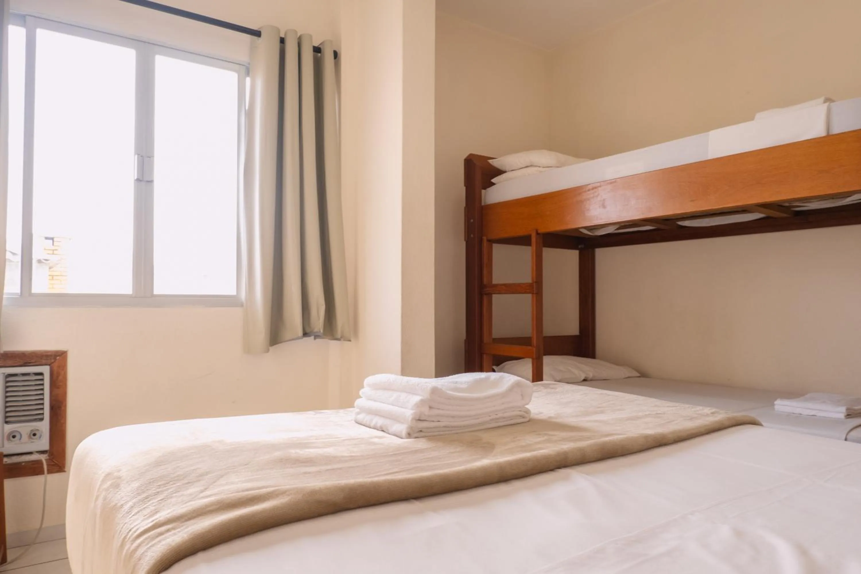 Bed in HANNA Amsterdam Hotel & Eventos