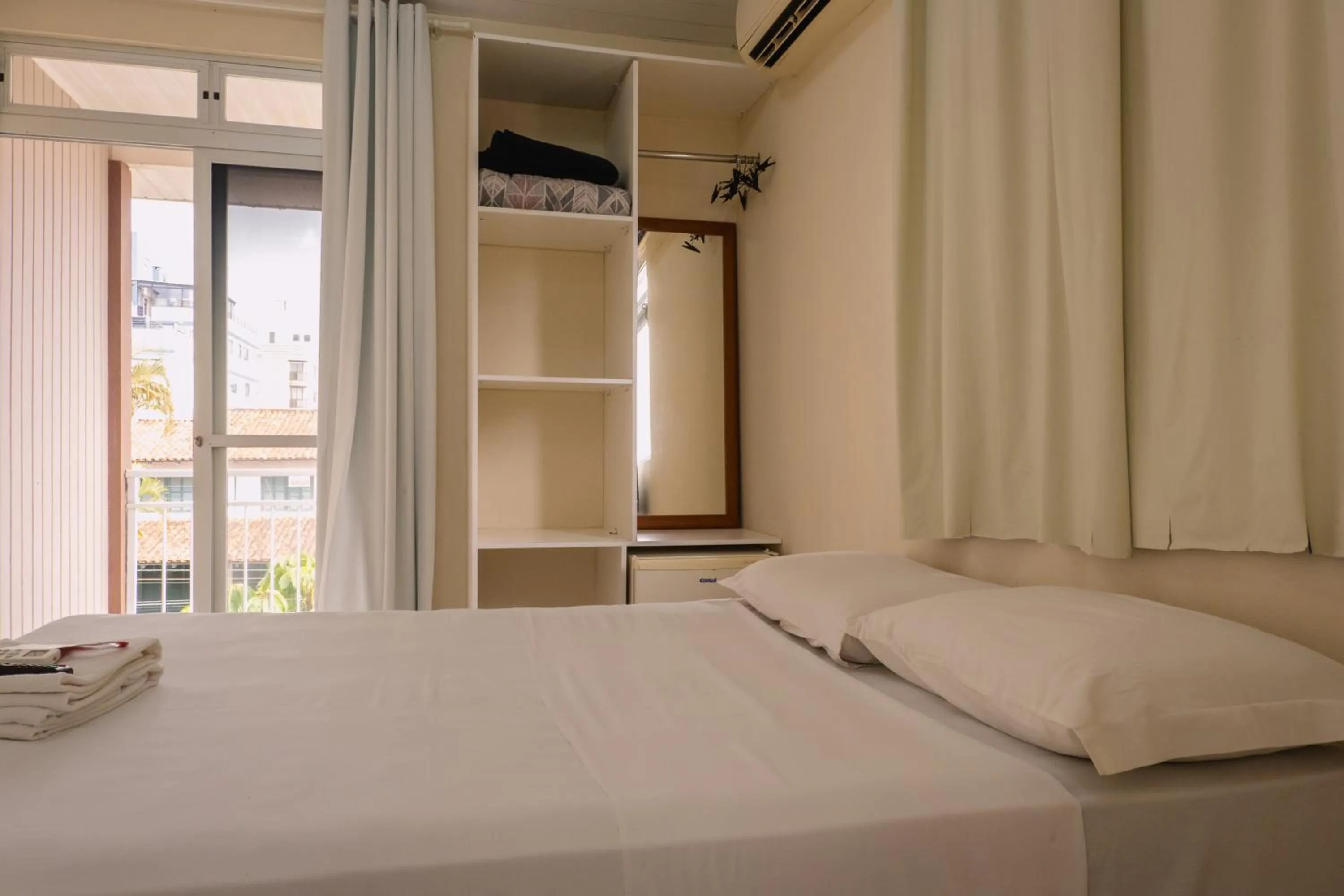 Bed in HANNA Amsterdam Hotel & Eventos