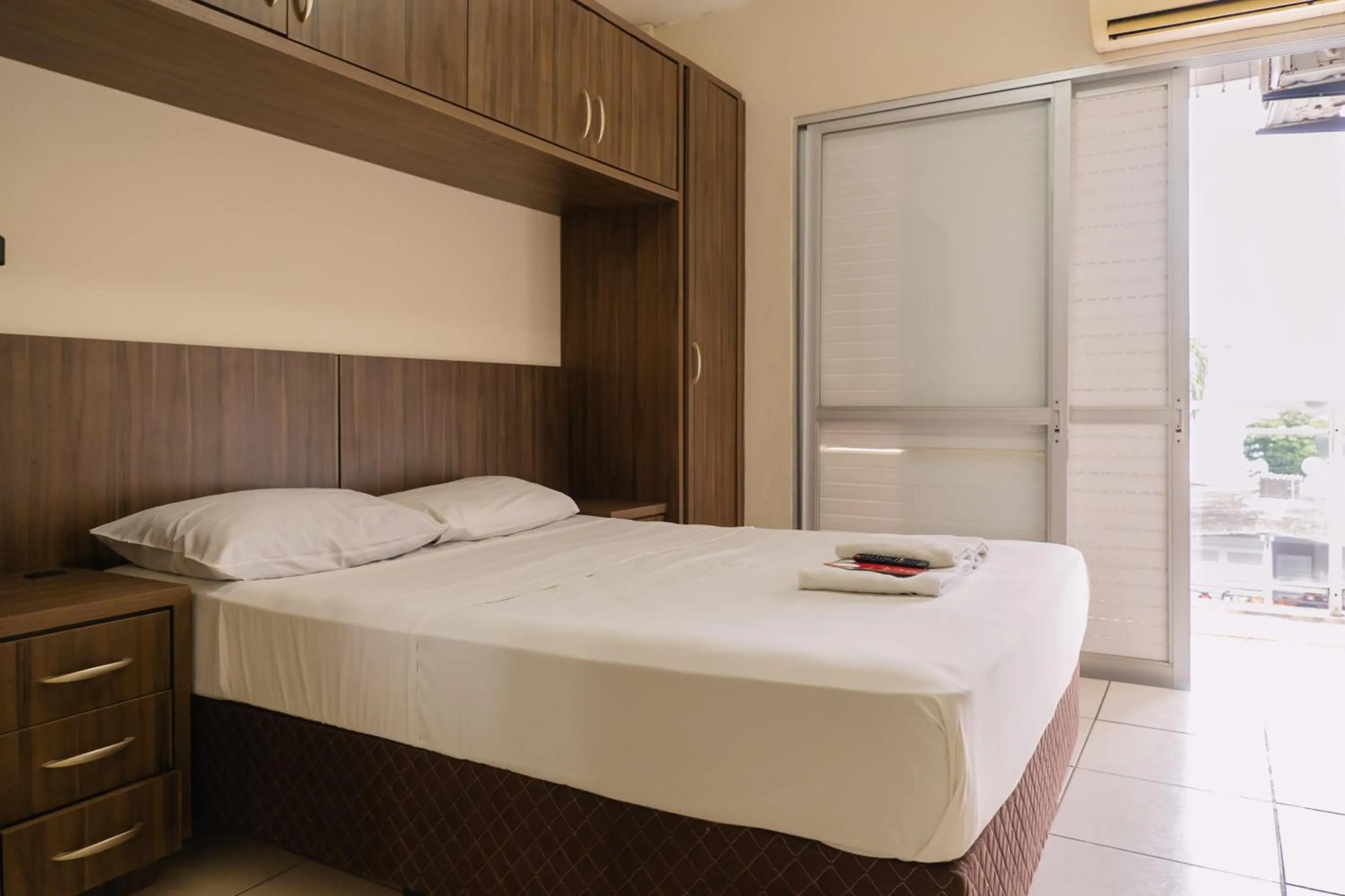 Bed in HANNA Amsterdam Hotel & Eventos