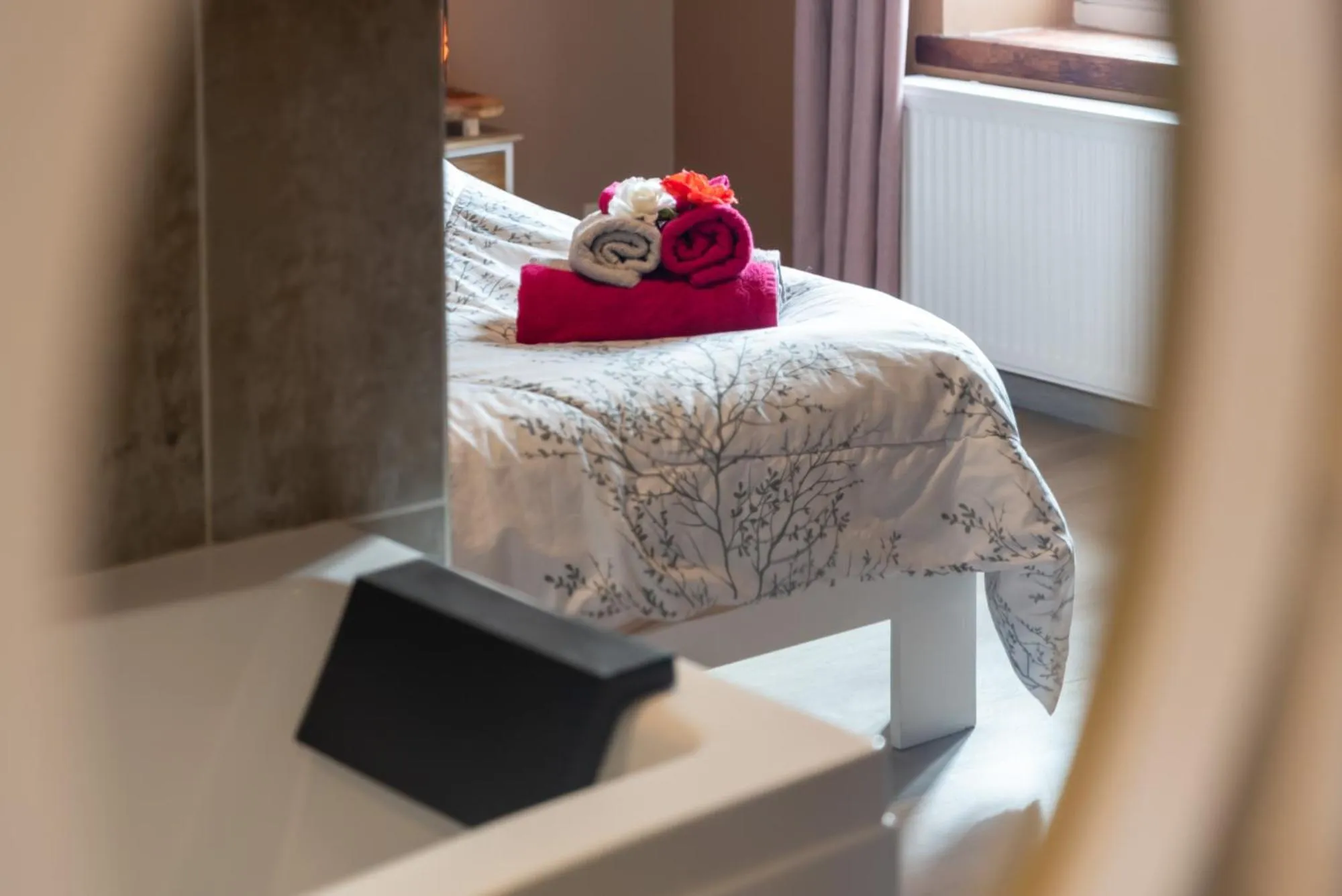 Bedroom, Bed in Centre Au Chardon