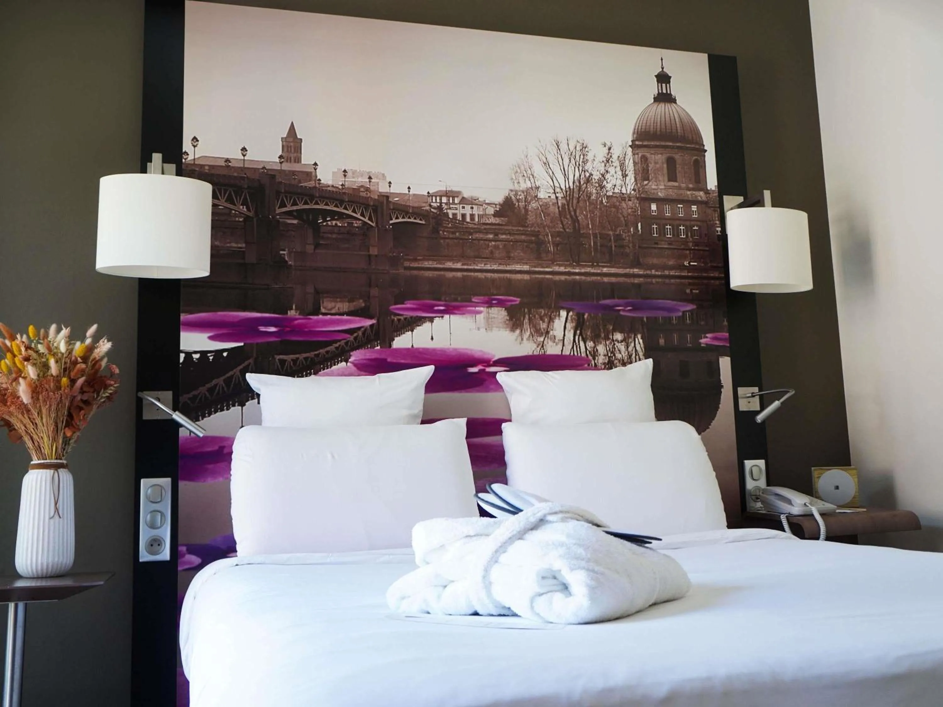 Bedroom, Bed in Mercure Toulouse Centre Wilson Capitole
