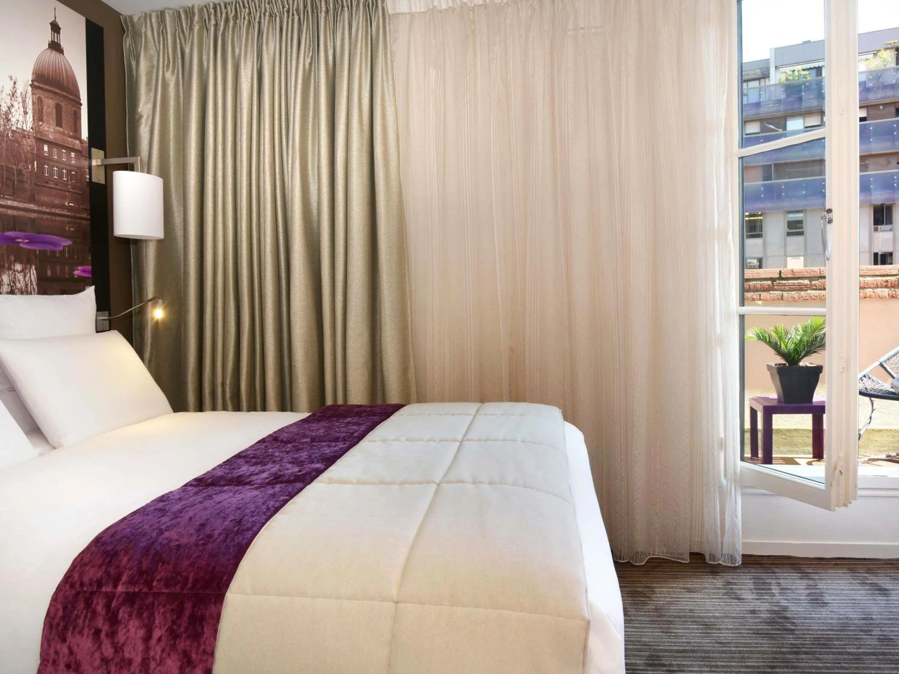 Bedroom, Bed in Mercure Toulouse Centre Wilson Capitole