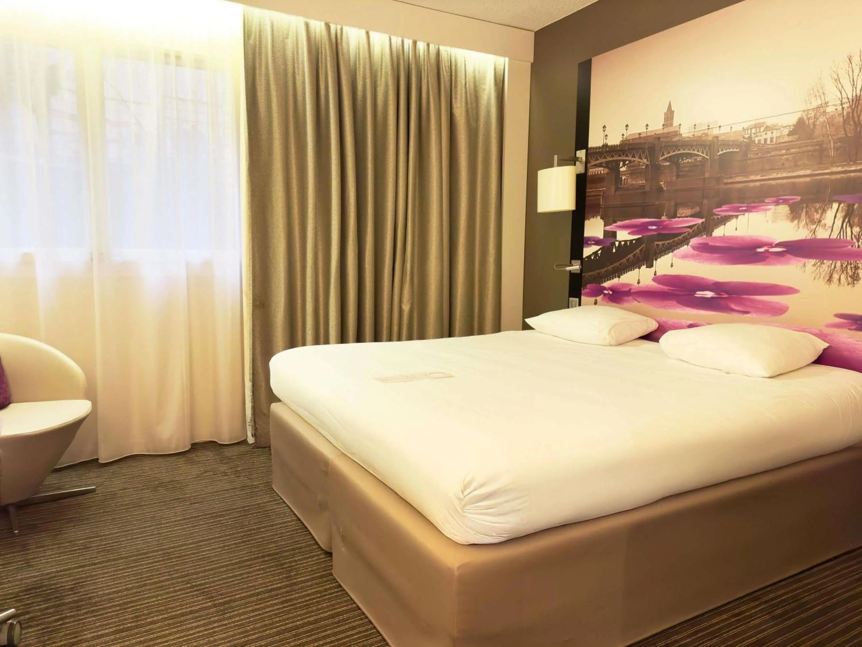 Bedroom, Bed in Mercure Toulouse Centre Wilson Capitole