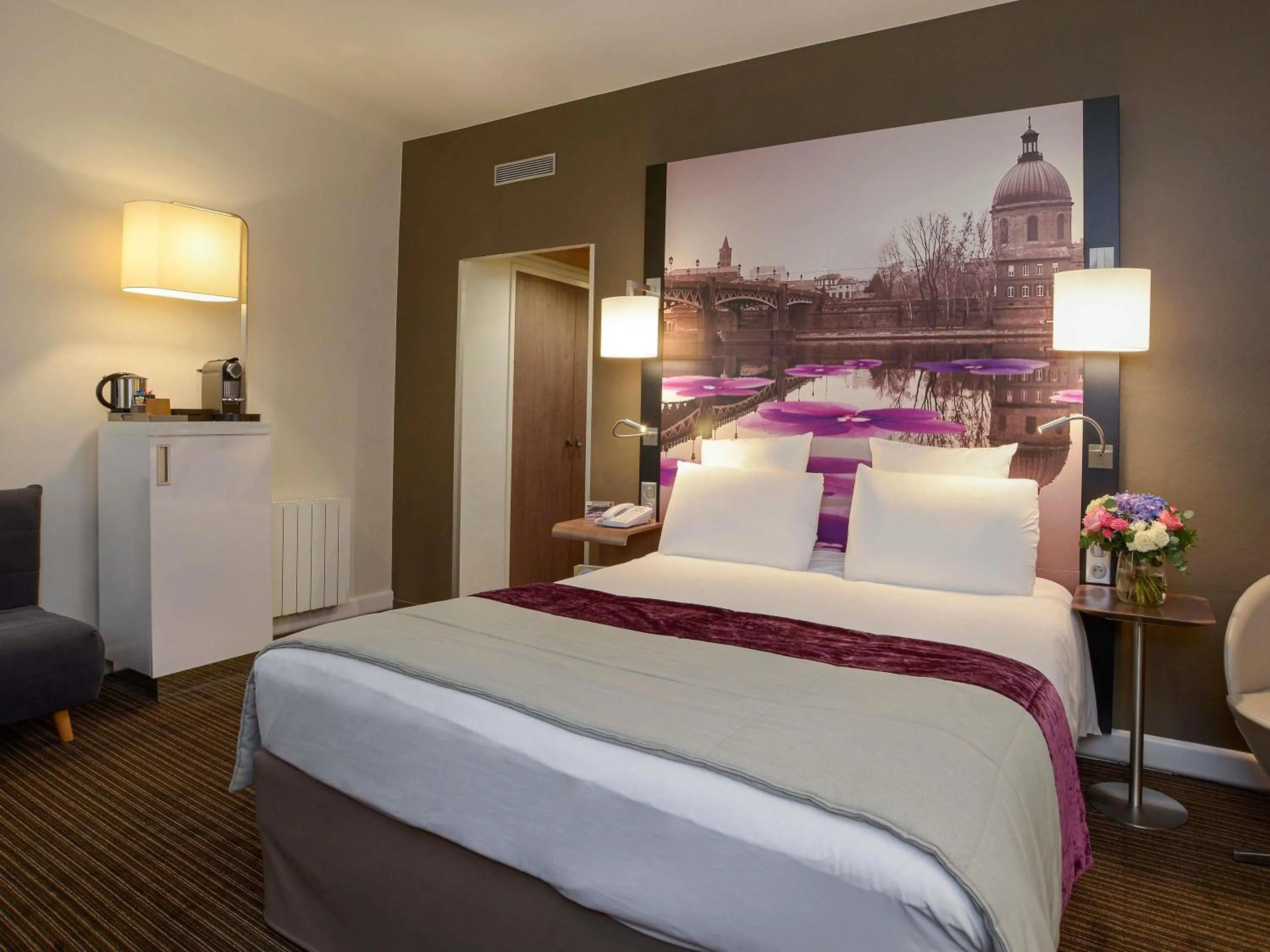 Bedroom, Bed in Mercure Toulouse Centre Wilson Capitole