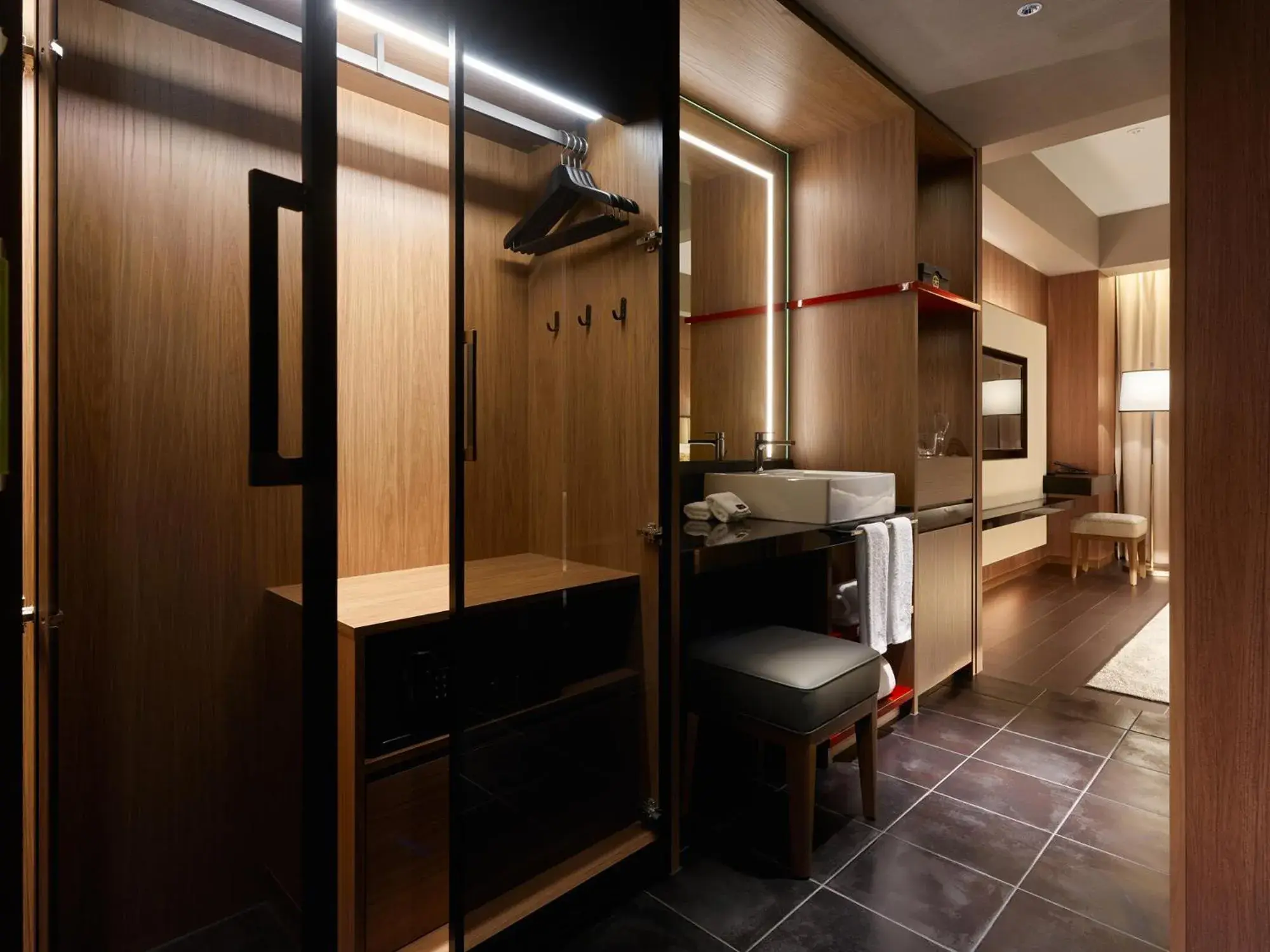 Superior King Room - Non-Smoking in Mitsui Garden Hotel Roppongi Tokyo Premier Superior King Room - Non-Smoking in Mitsui Garden Hotel Roppongi Tokyo Premier