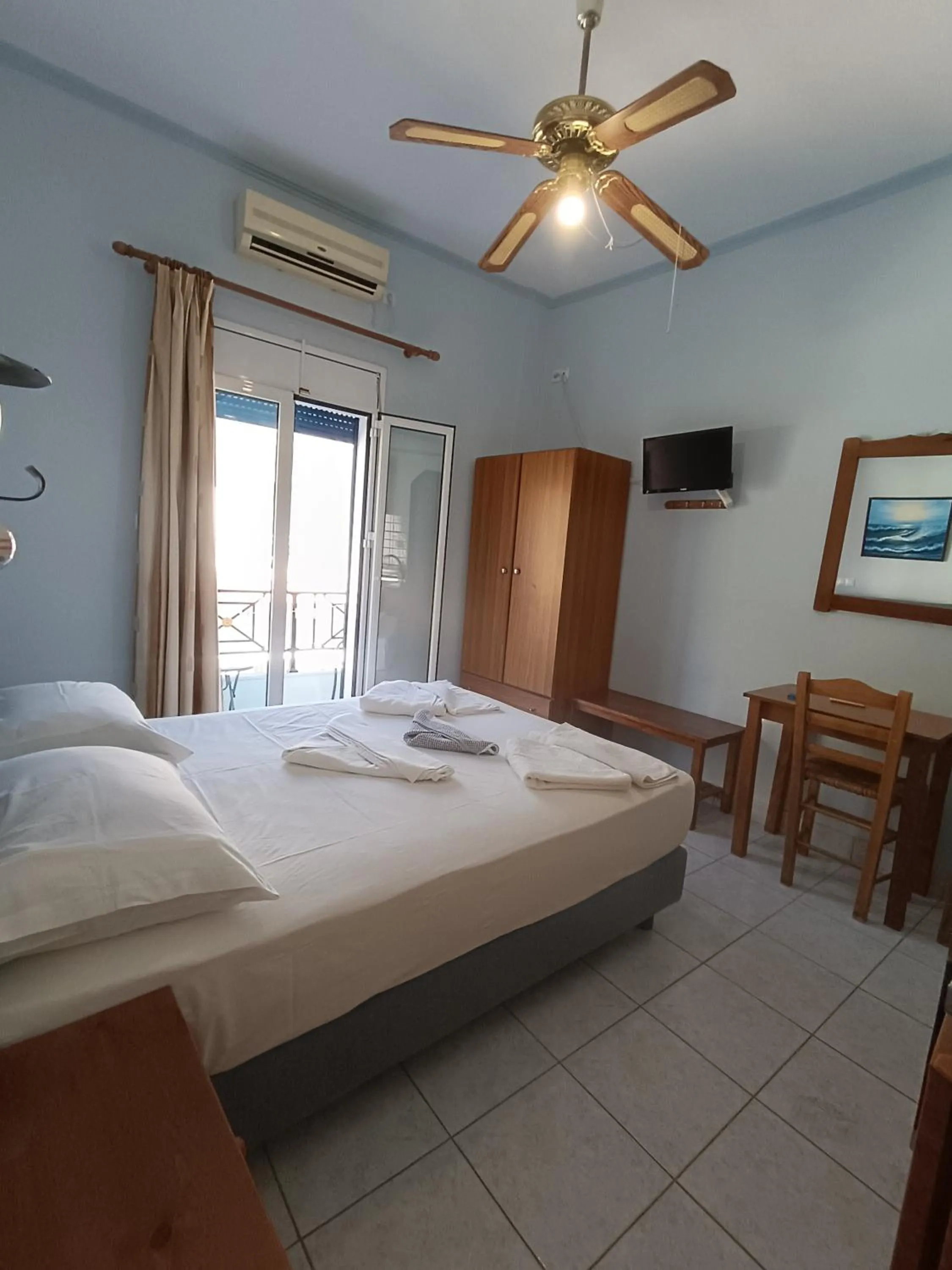 TV and multimedia, Bed in Hotel Asteria