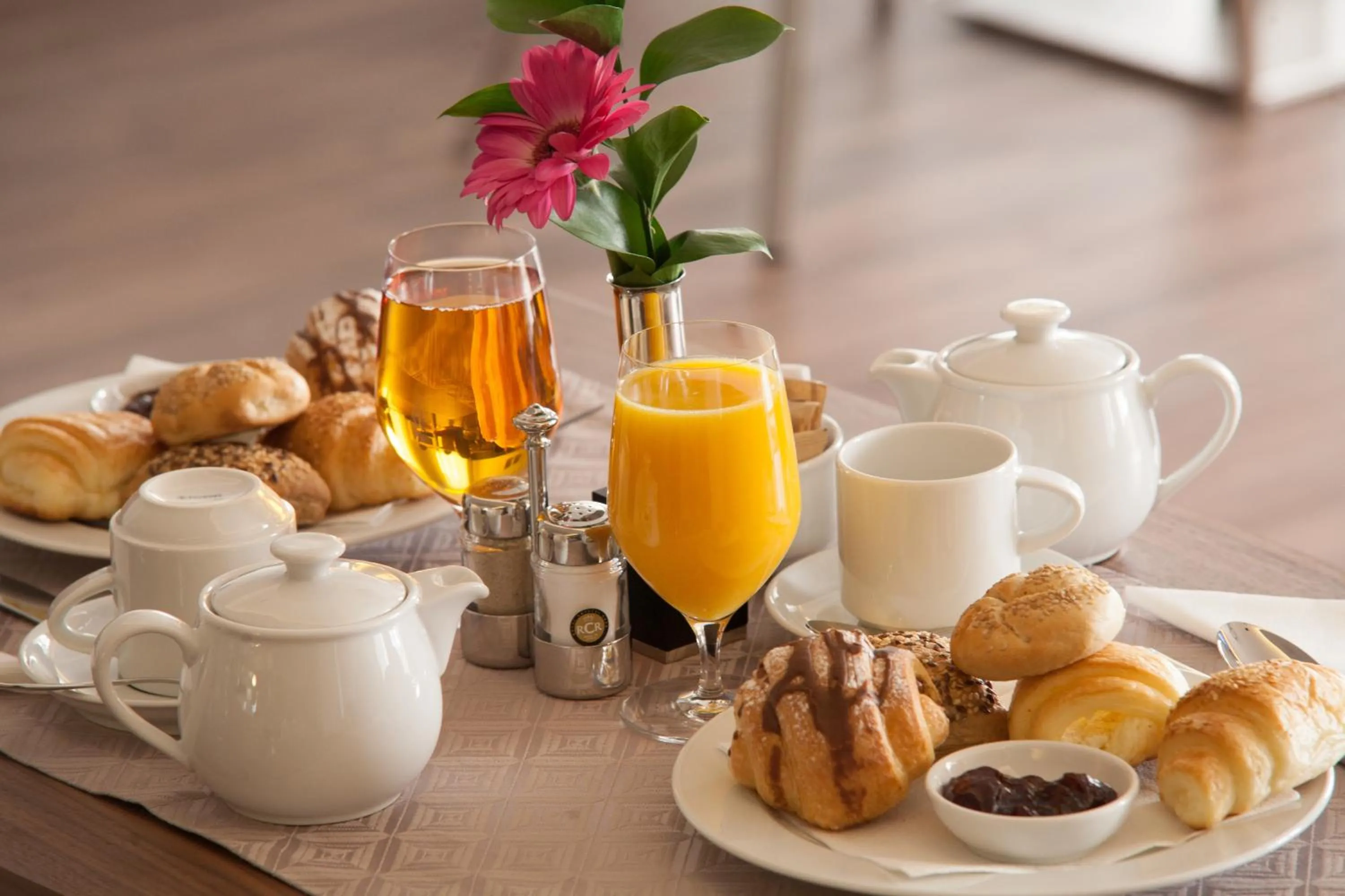 Restaurant/places to eat in Hotel Aurel