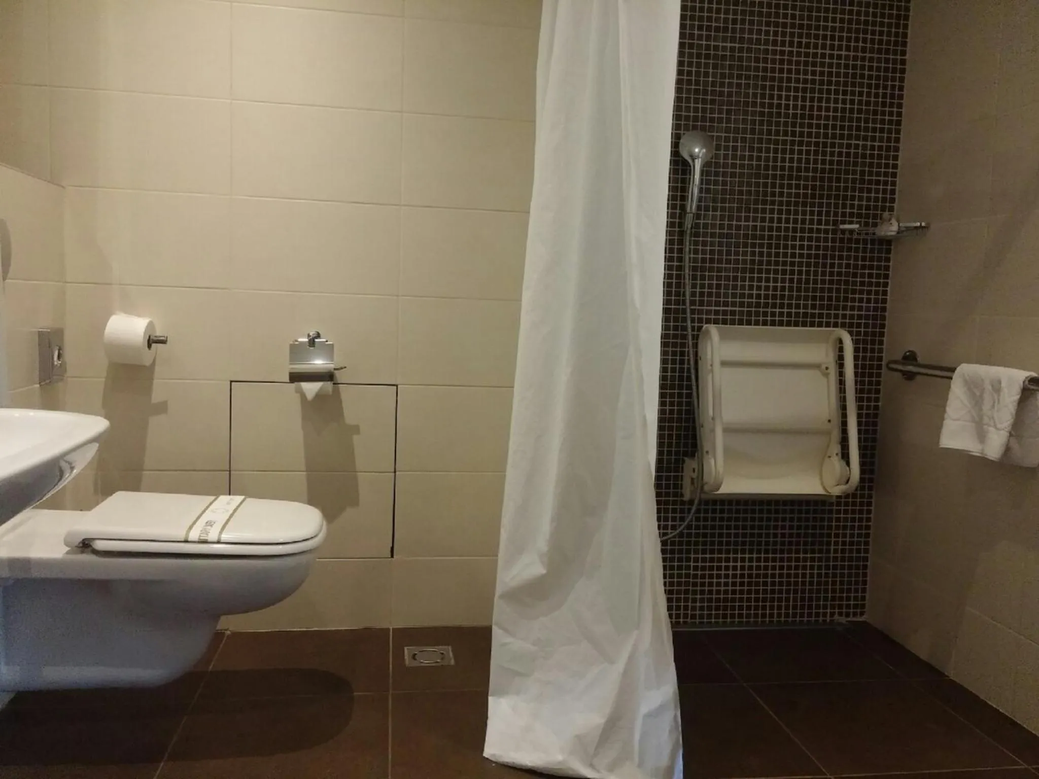 Bathroom in Hotel Aurel