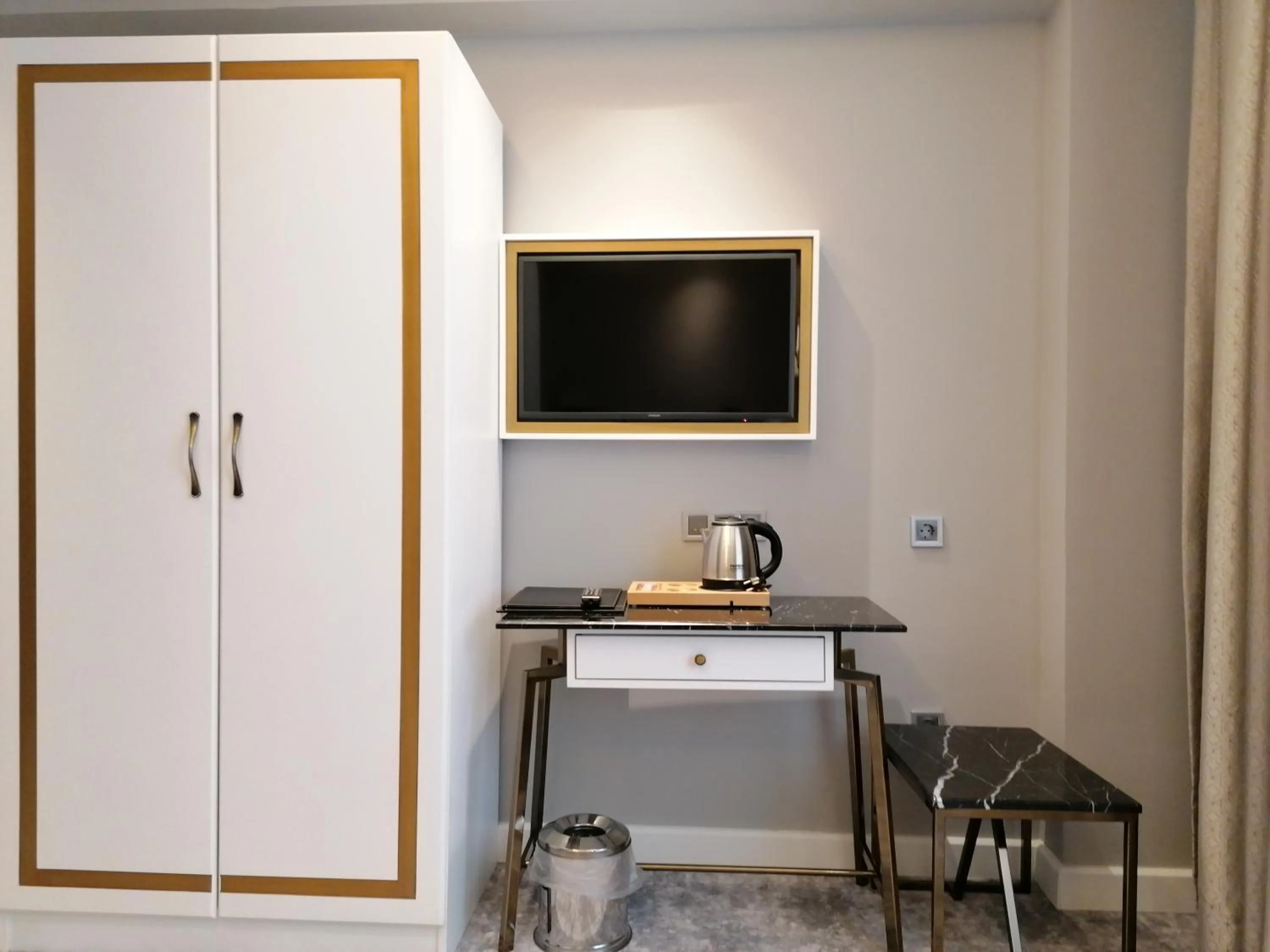 Communal lounge/ TV room in Kare Hotel Sultanahmet