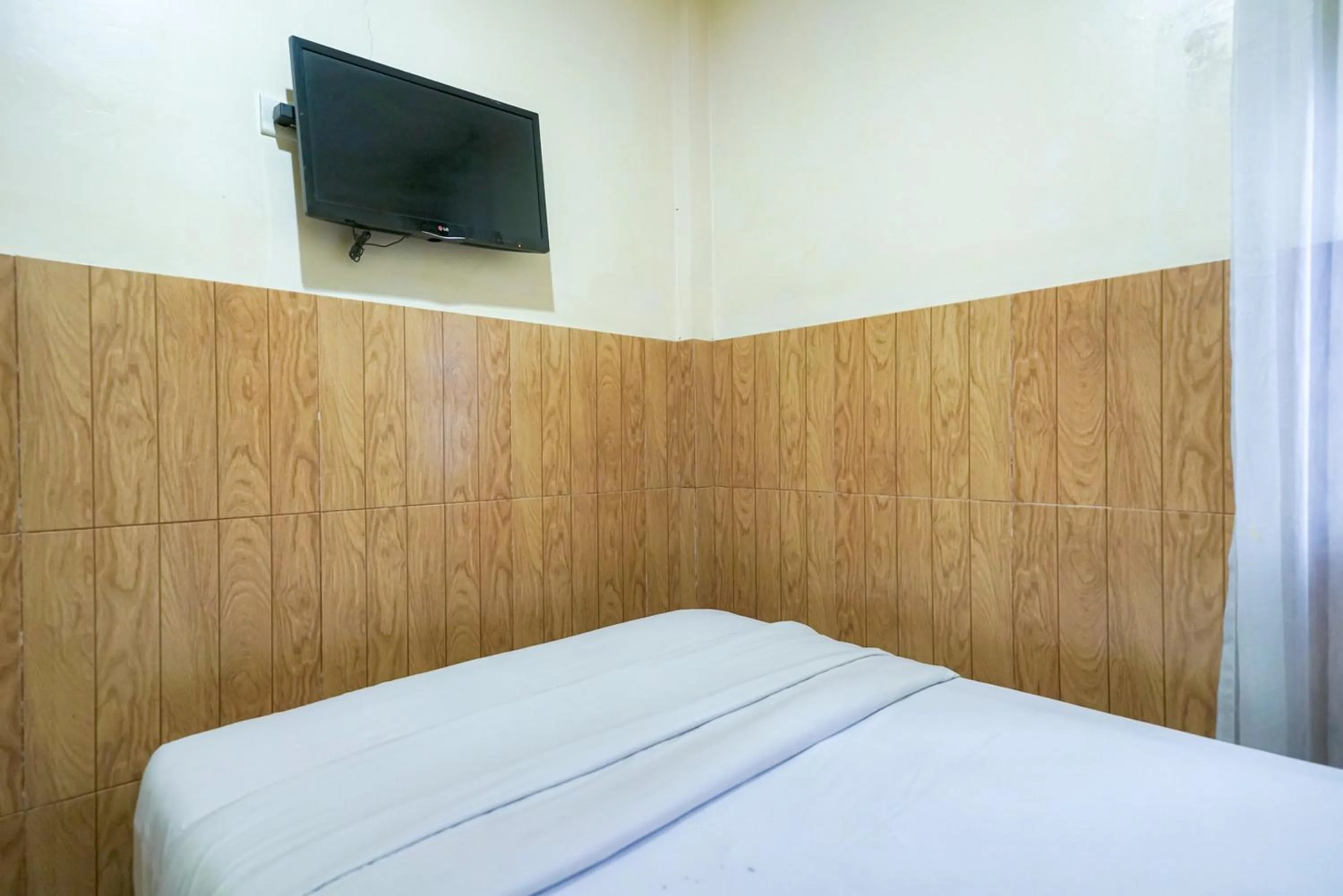Bedroom, Bed in Urbanview Hotel 58 Bintaro