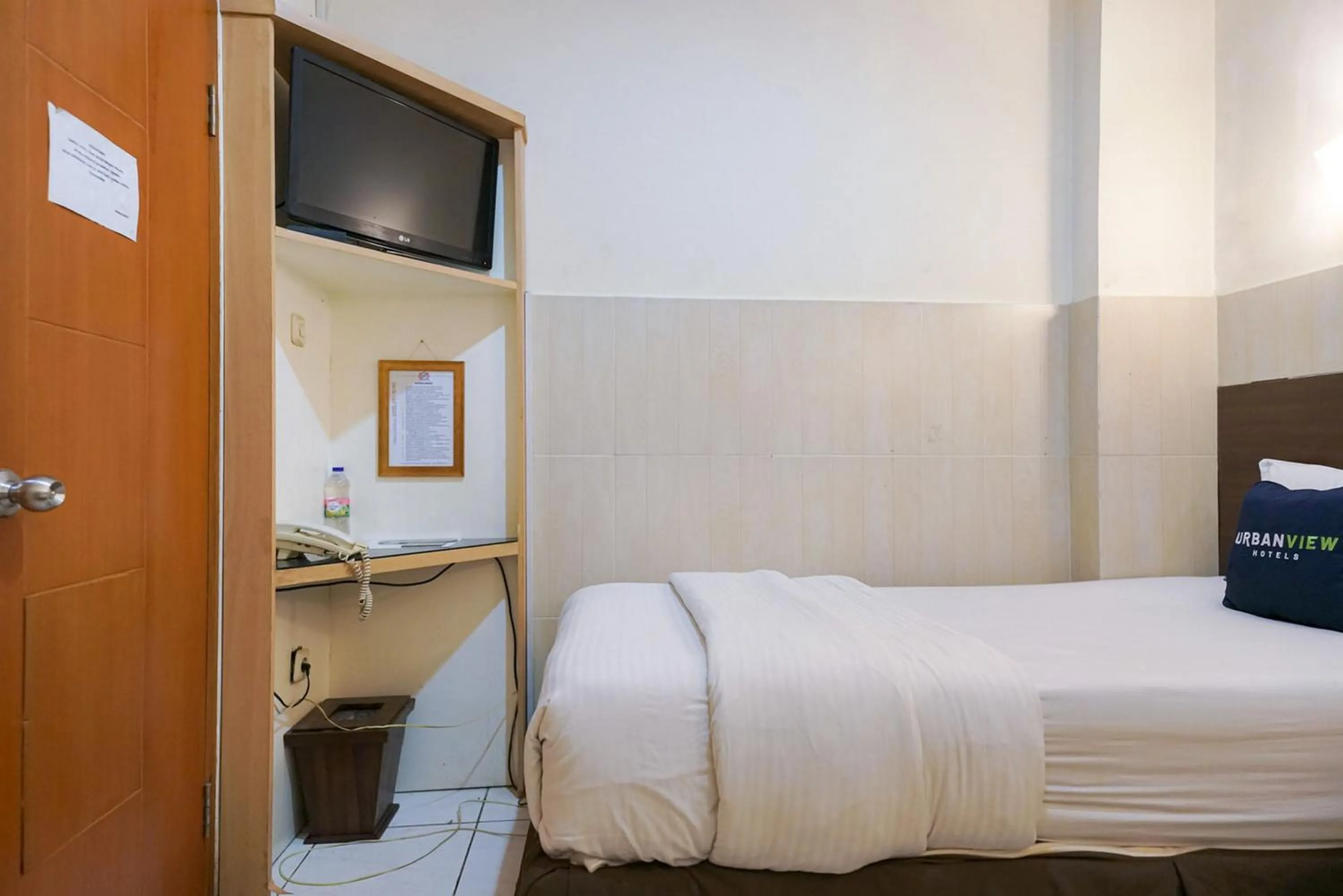 Bedroom, Bed in Urbanview Hotel 58 Bintaro