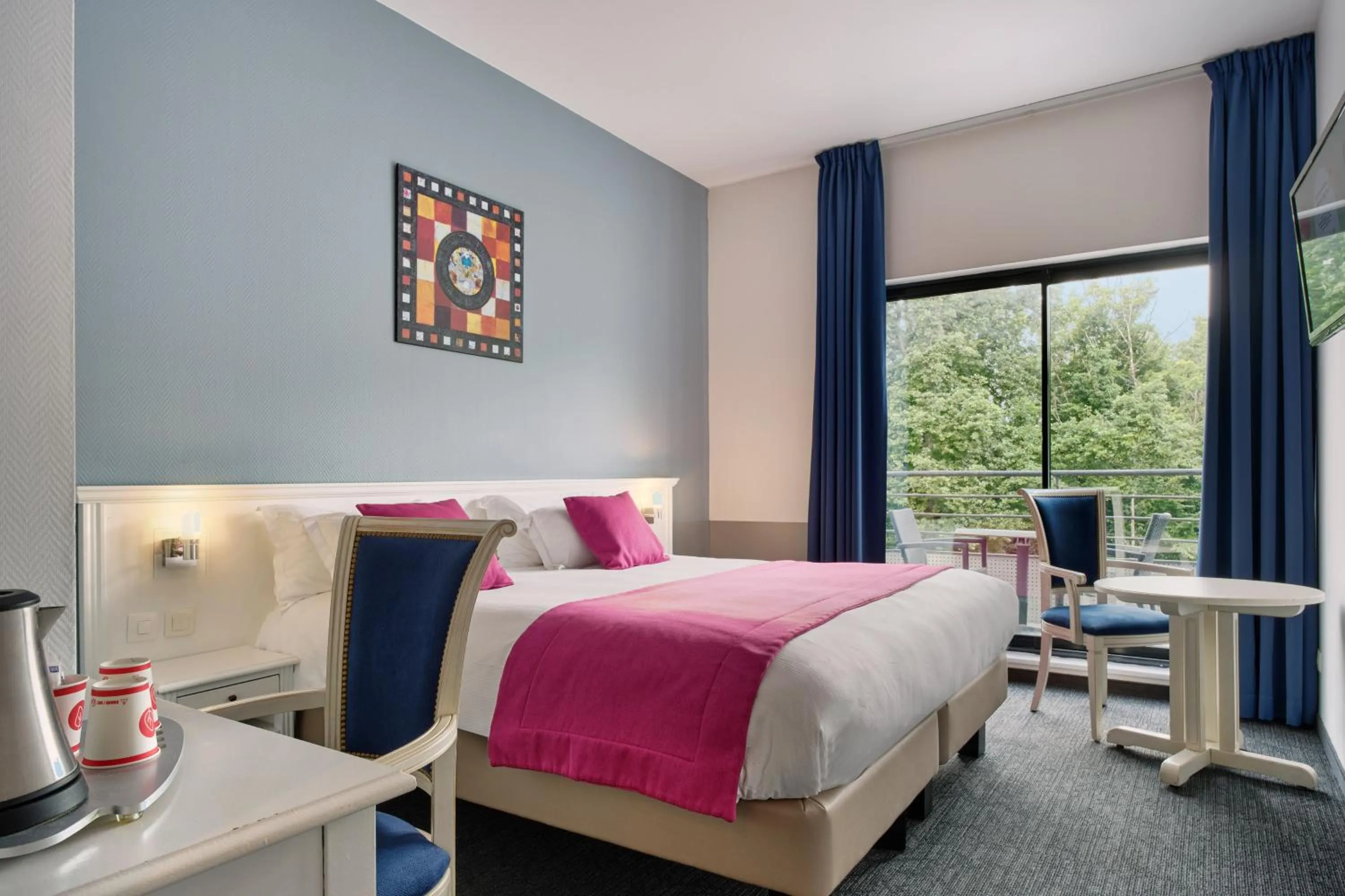 Photo of the whole room, Bed in Hôtel Marso