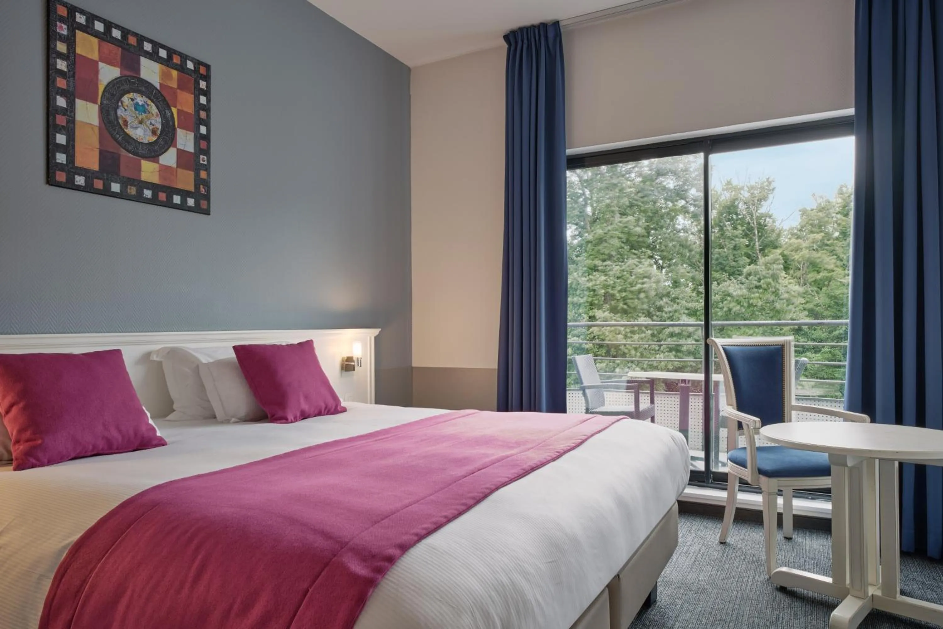 Photo of the whole room, Bed in Hôtel Marso