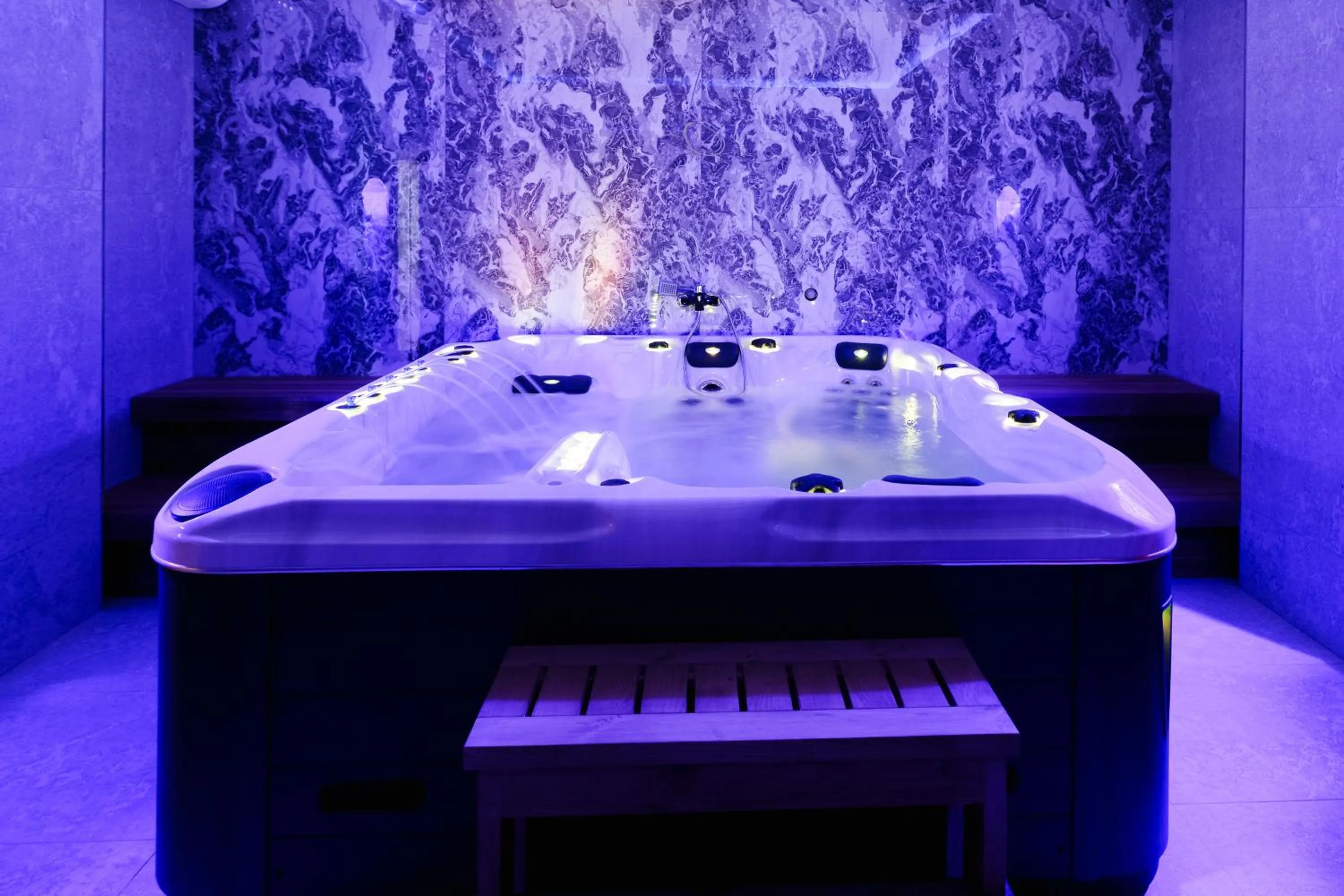 Hot Tub in Aqua Spa Hotel Zlatograd