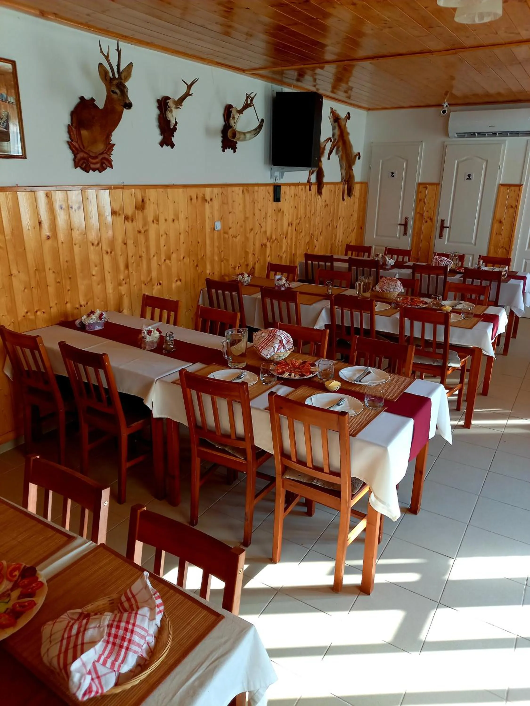 Restaurant/places to eat in Csodarét Kúria