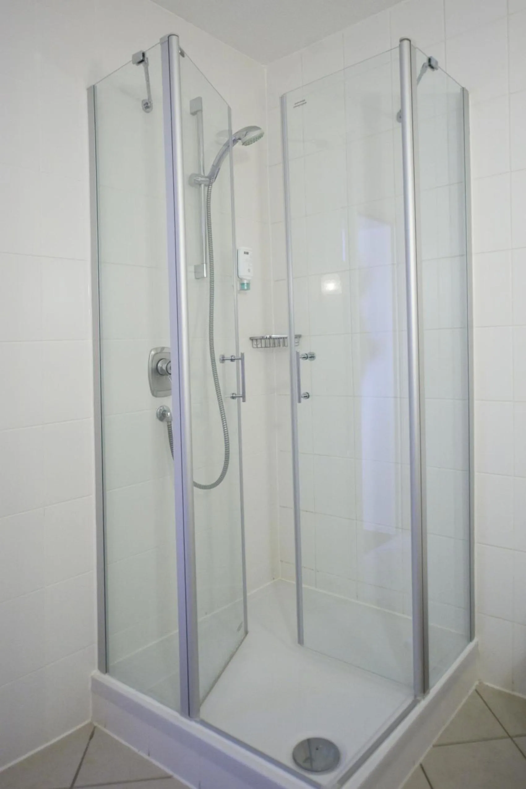 Shower in Hotel Flora