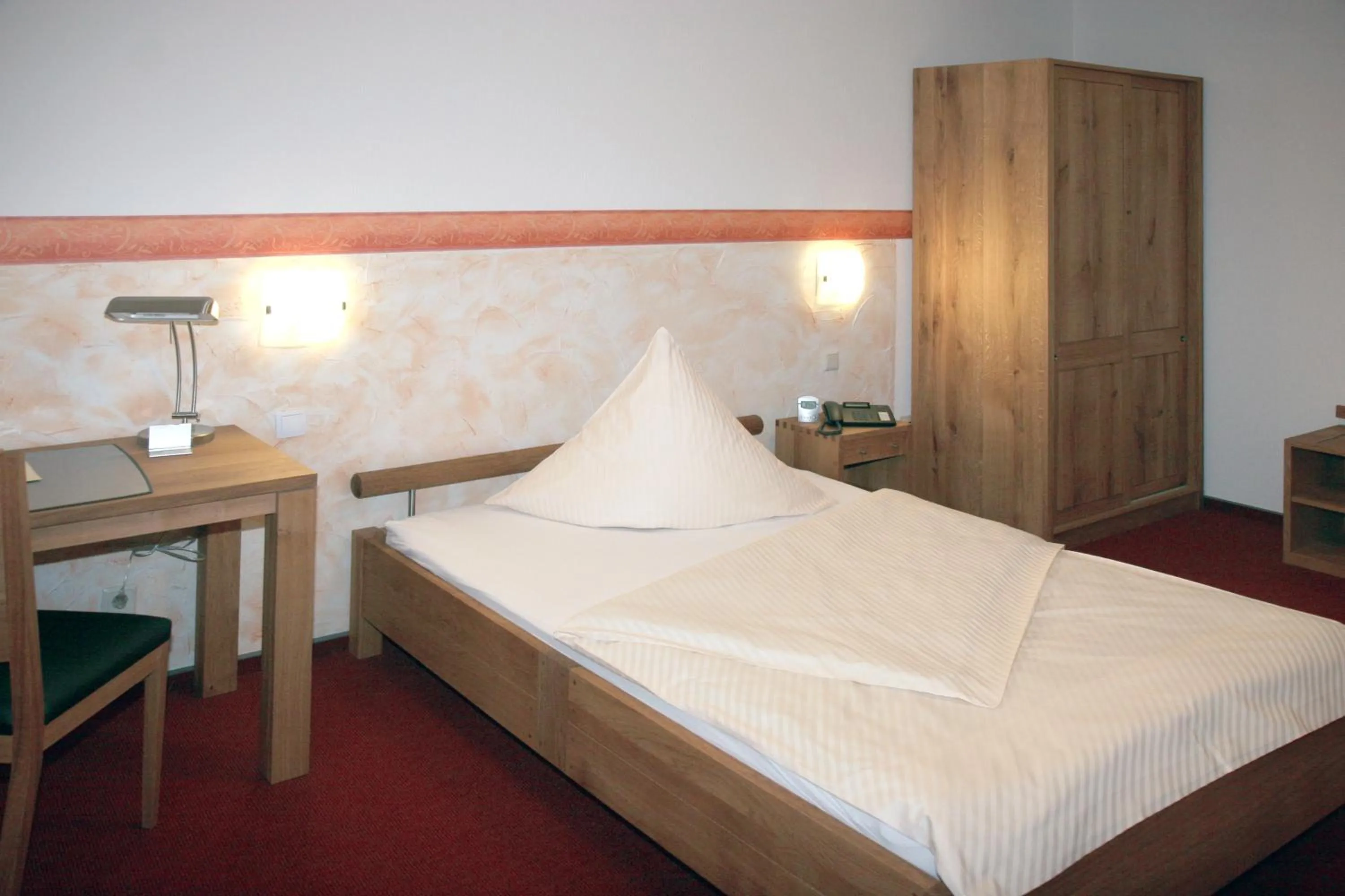 Photo of the whole room, Bed in Hotel Flora