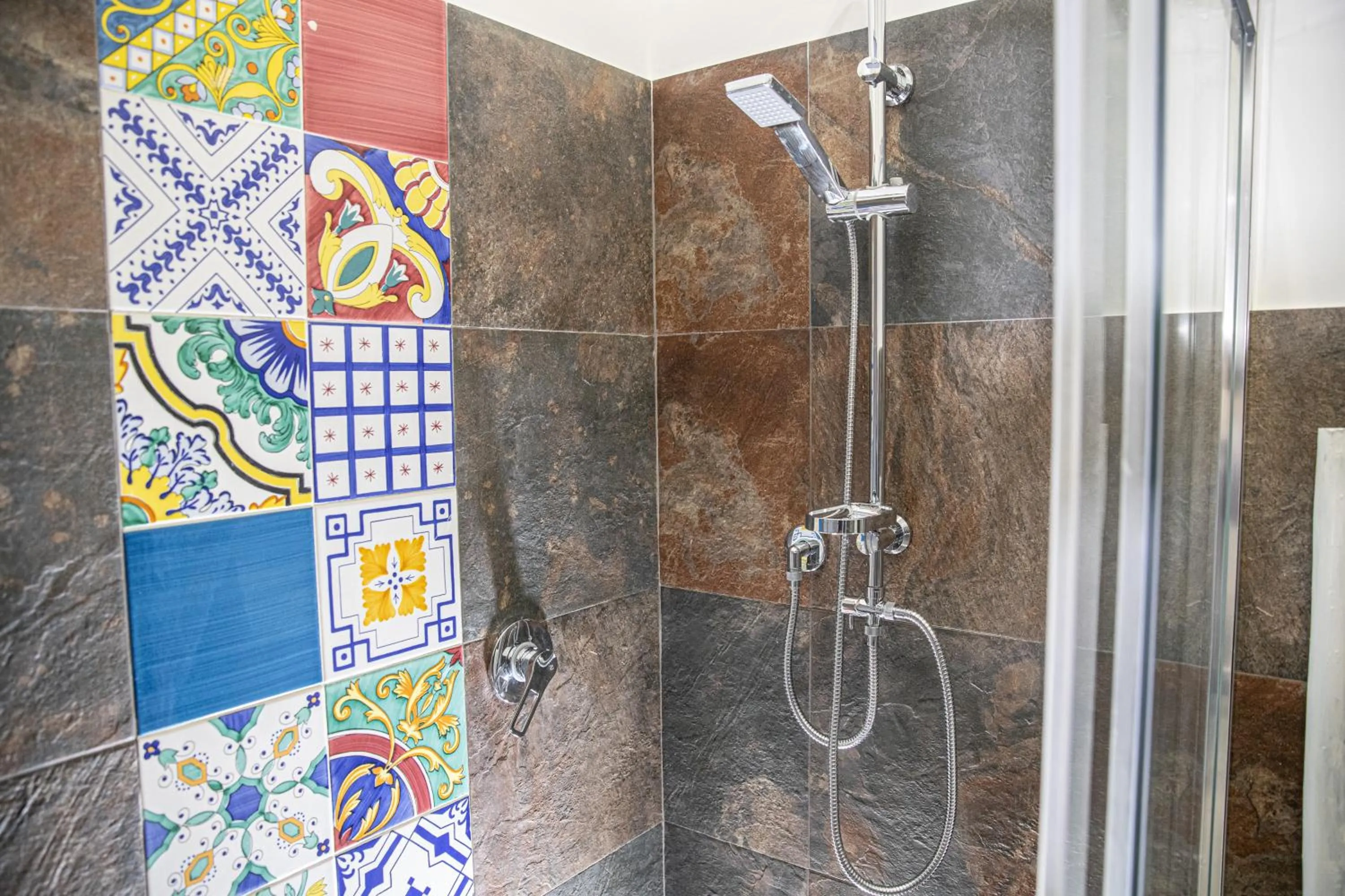 Shower in b&b Zio Luciano