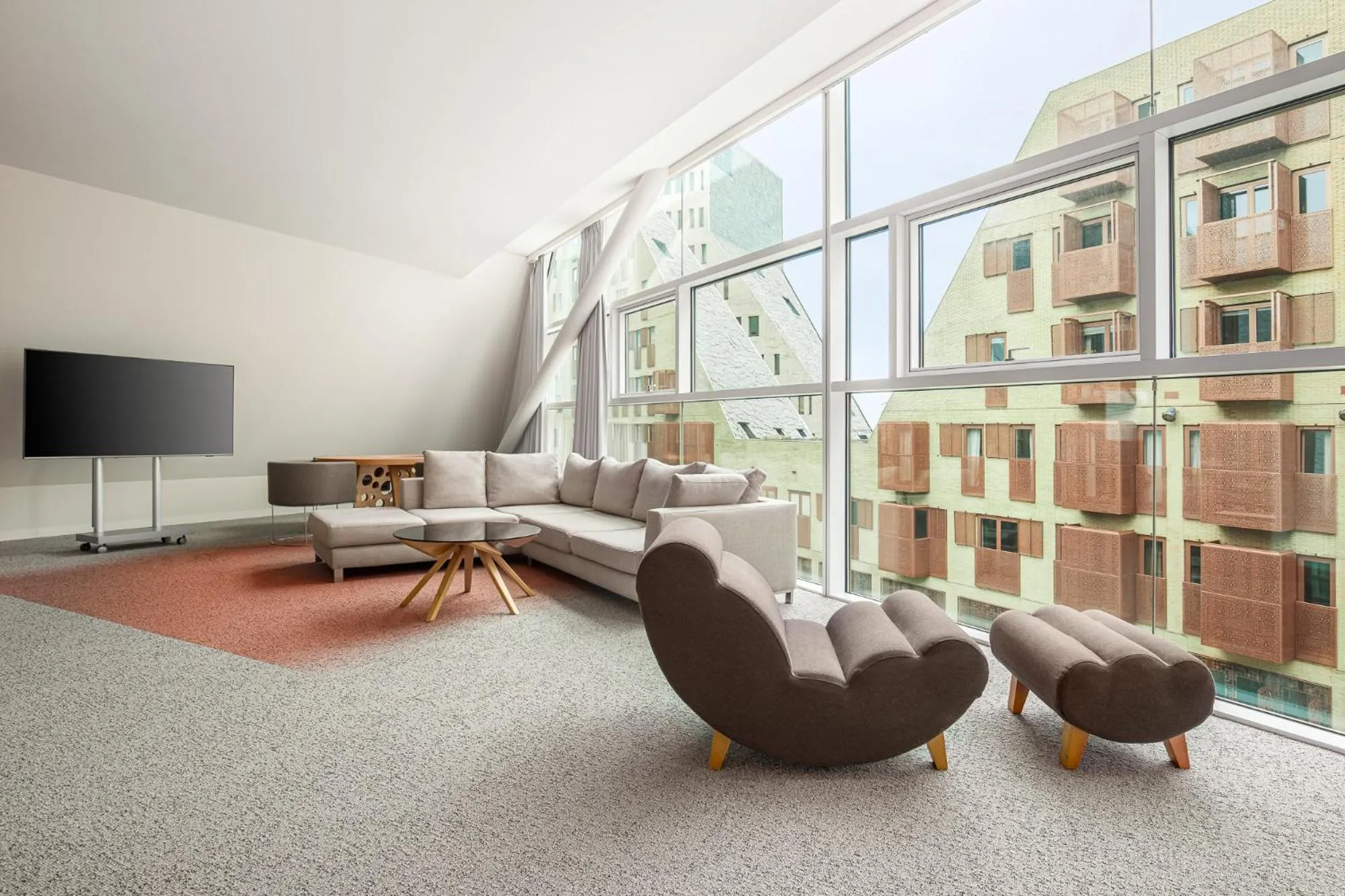 TV and multimedia in Room Mate Aitana, Amsterdam