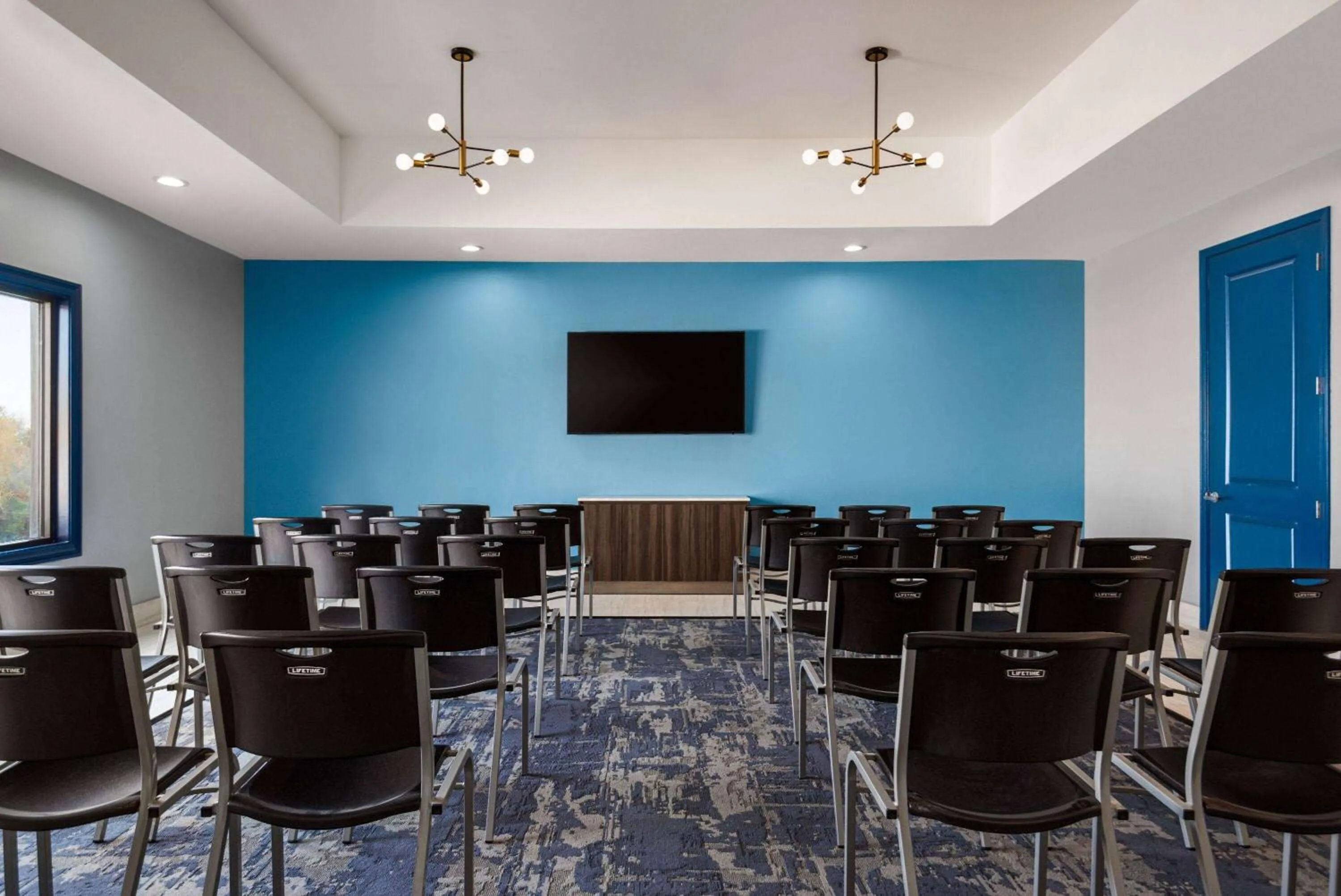 Meeting/conference room in La Quinta by Wyndham Gonzales LA