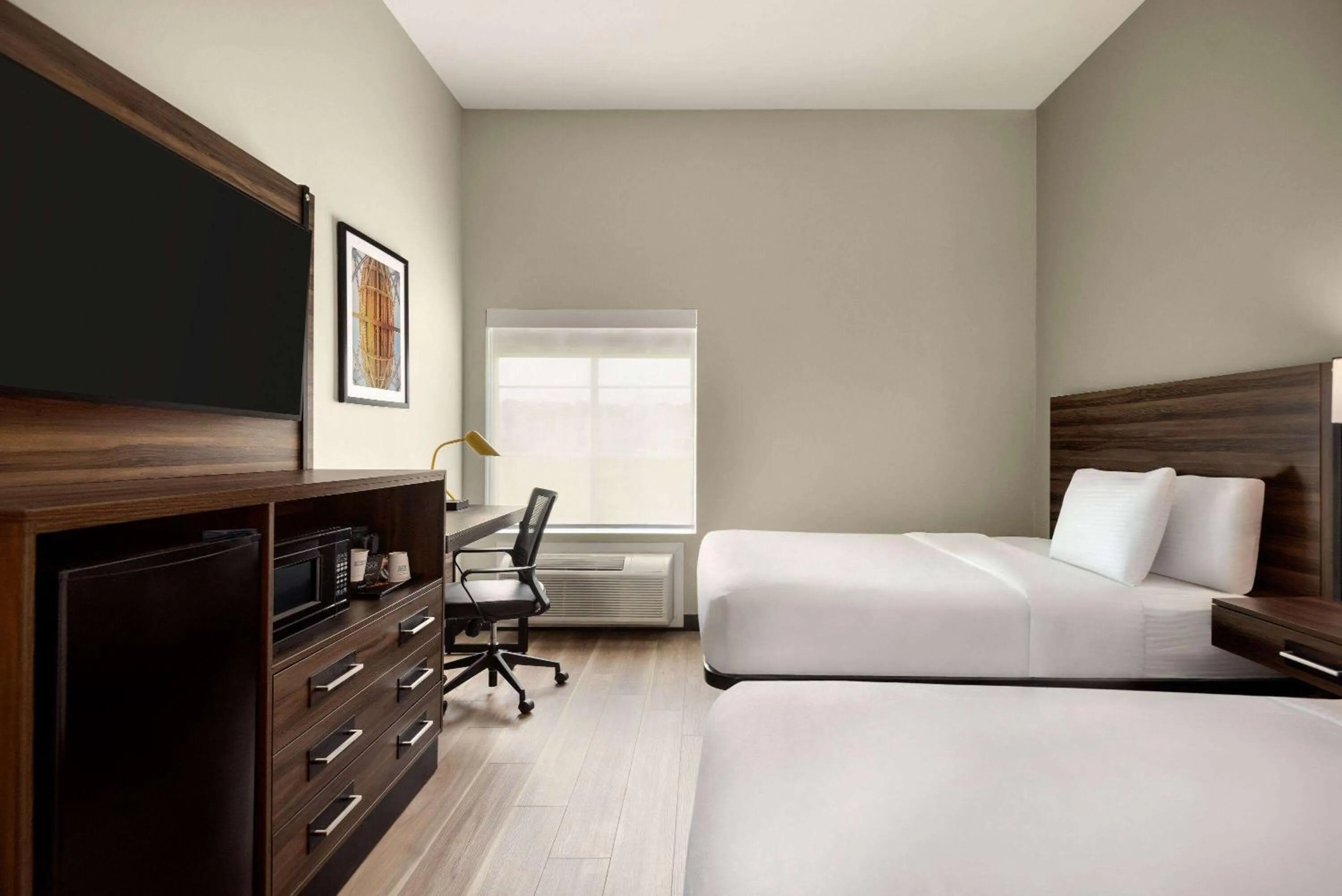 Photo of the whole room, Bed in La Quinta by Wyndham Gonzales LA