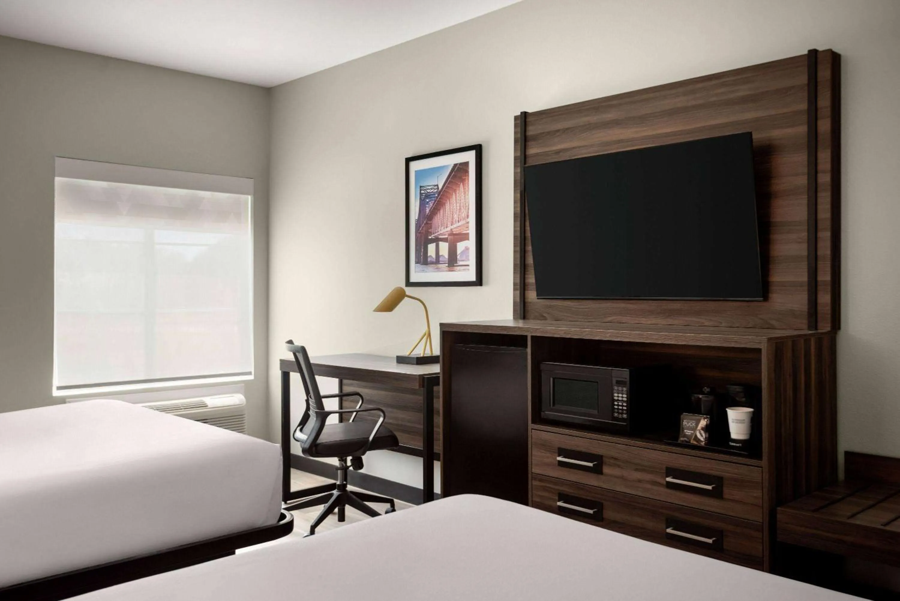 Photo of the whole room, Bed in La Quinta by Wyndham Gonzales LA