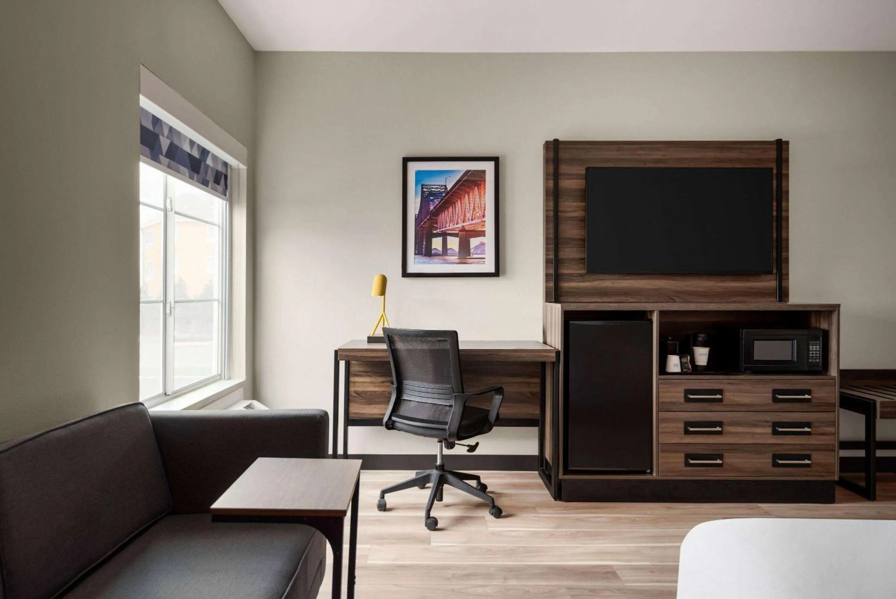 Communal lounge/ TV room in La Quinta by Wyndham Gonzales LA