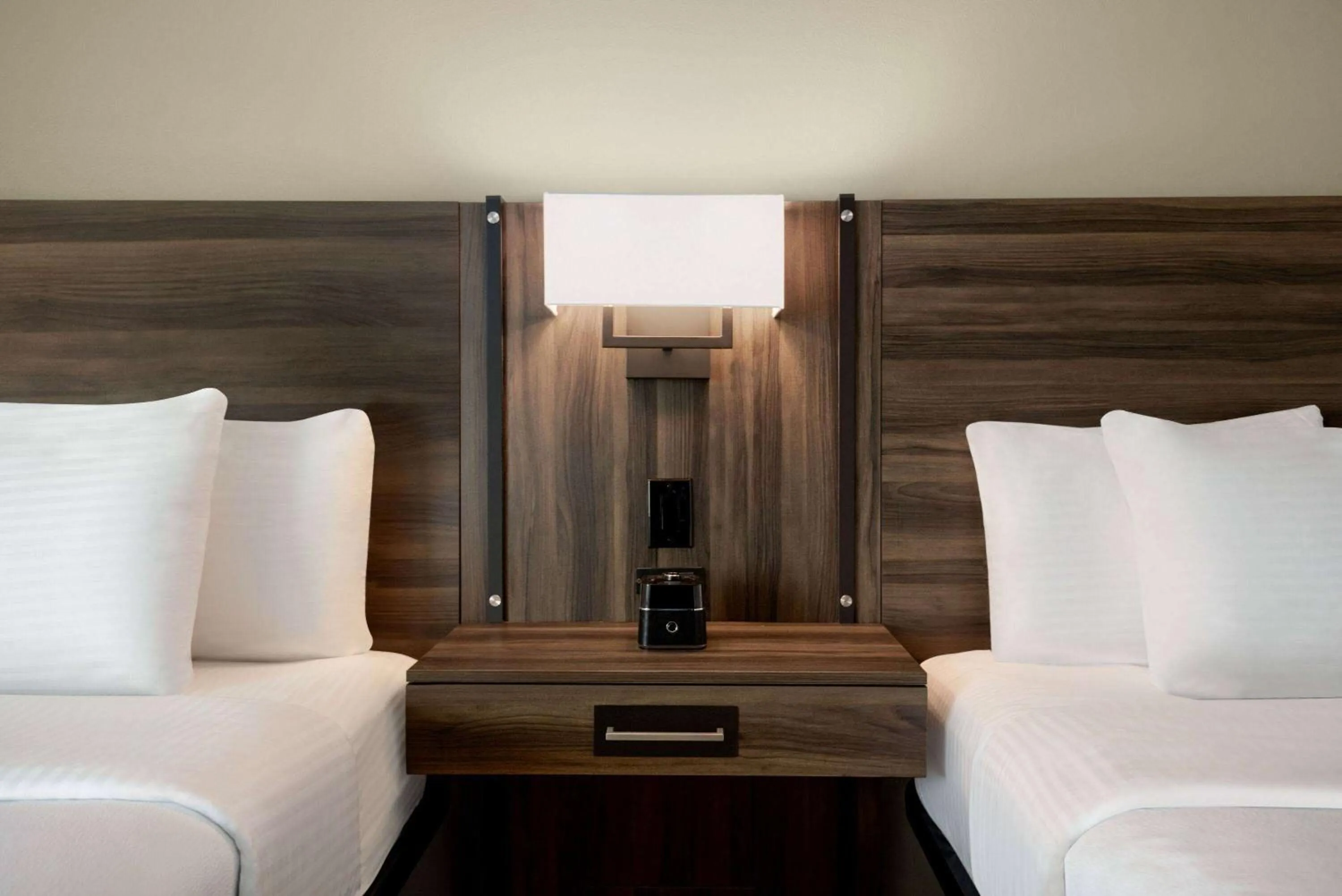 Photo of the whole room, Bed in La Quinta by Wyndham Gonzales LA