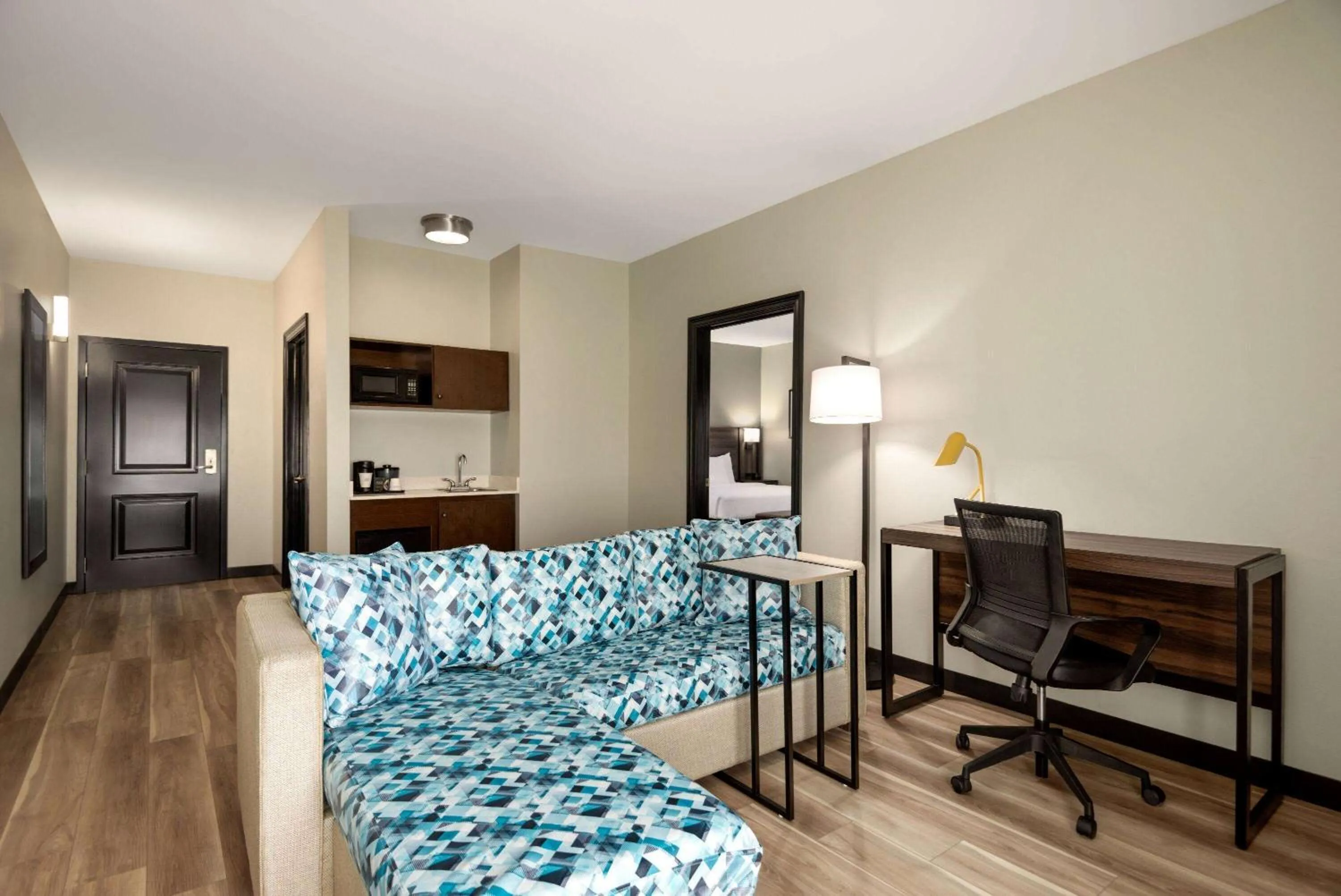 Living room in La Quinta by Wyndham Gonzales LA