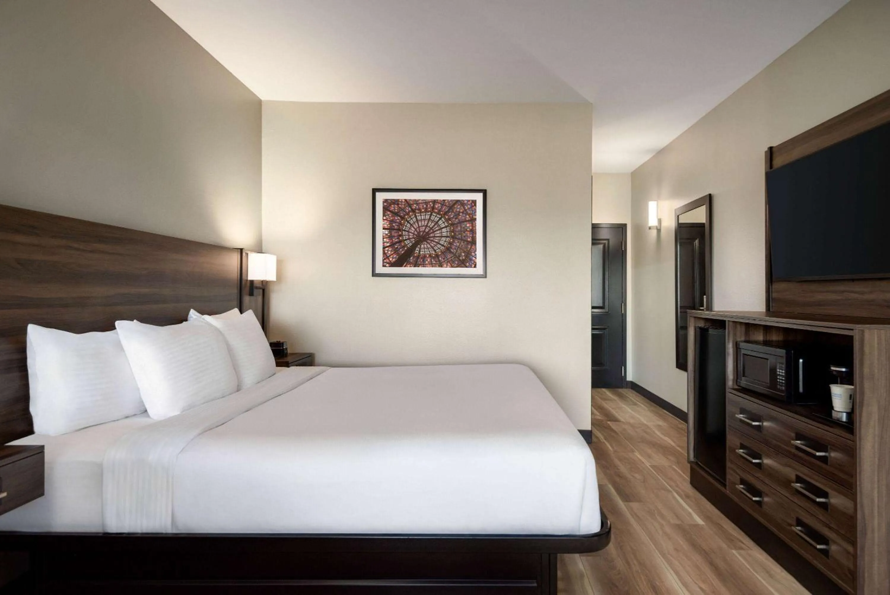 Photo of the whole room, Bed in La Quinta by Wyndham Gonzales LA