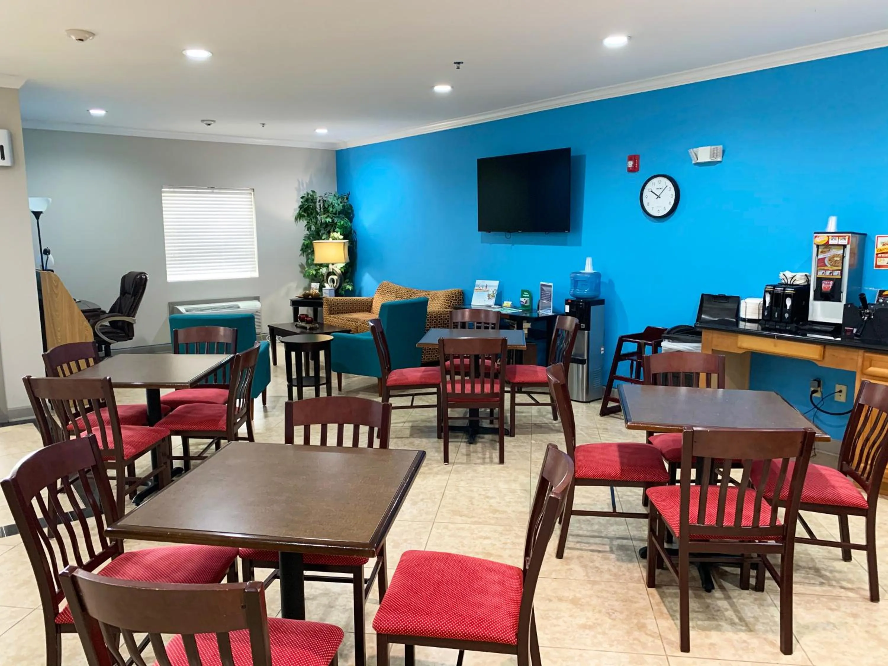 Breakfast in Days Inn & Suites by Wyndham Cabot