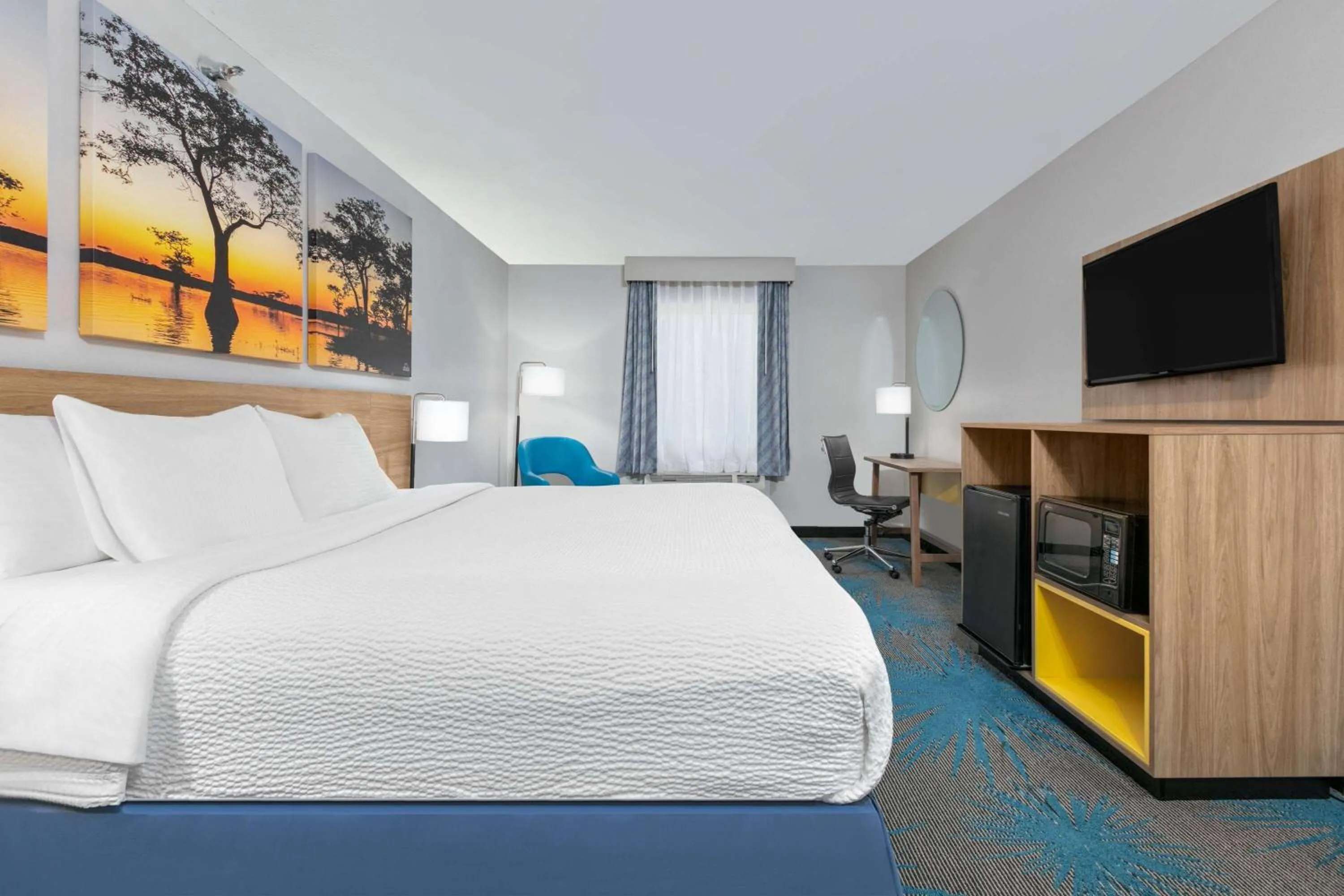 Photo of the whole room, Bed in Days Inn & Suites by Wyndham Cabot