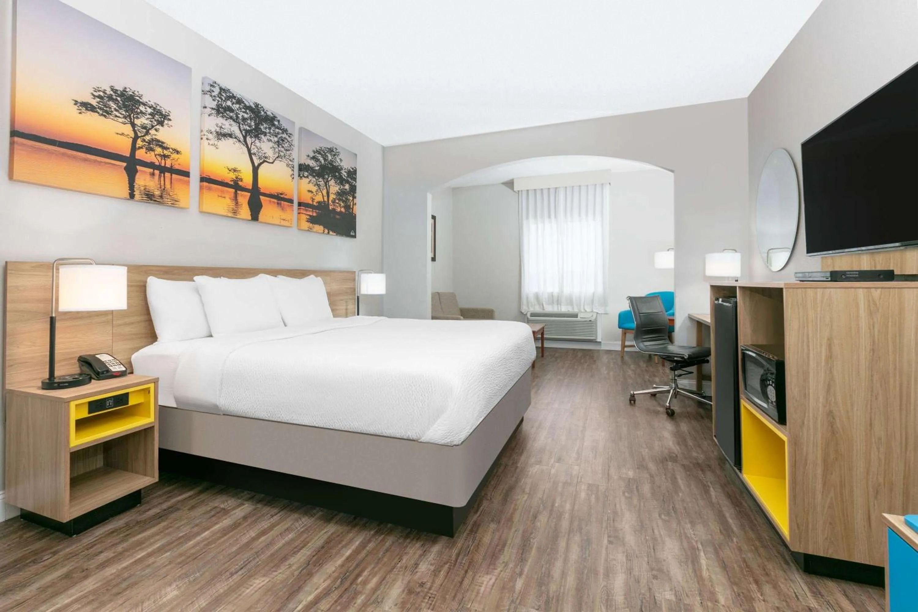 Photo of the whole room, Bed in Days Inn & Suites by Wyndham Cabot