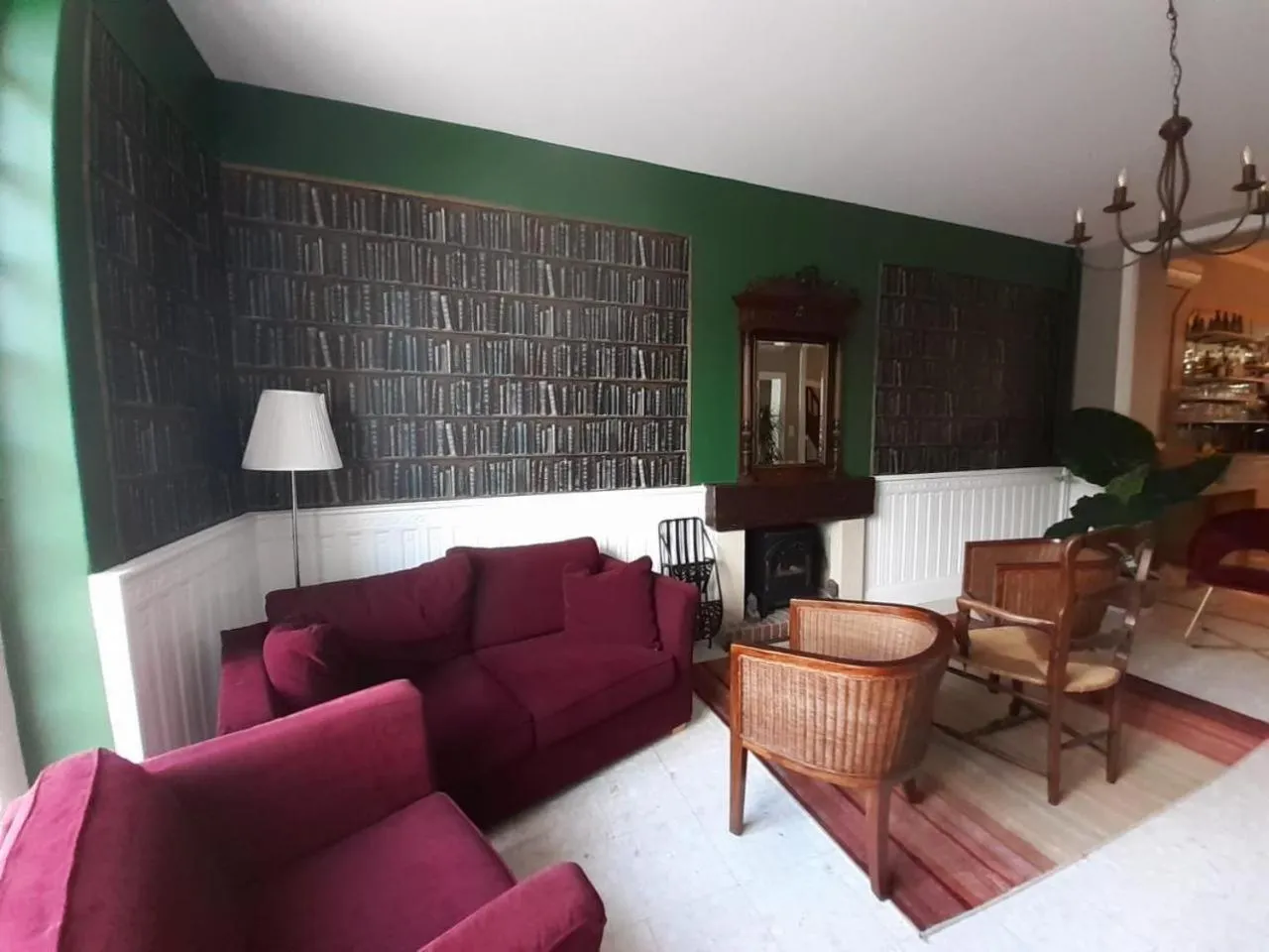 Living room in Logis Hôtel Restaurant Le Lascaux