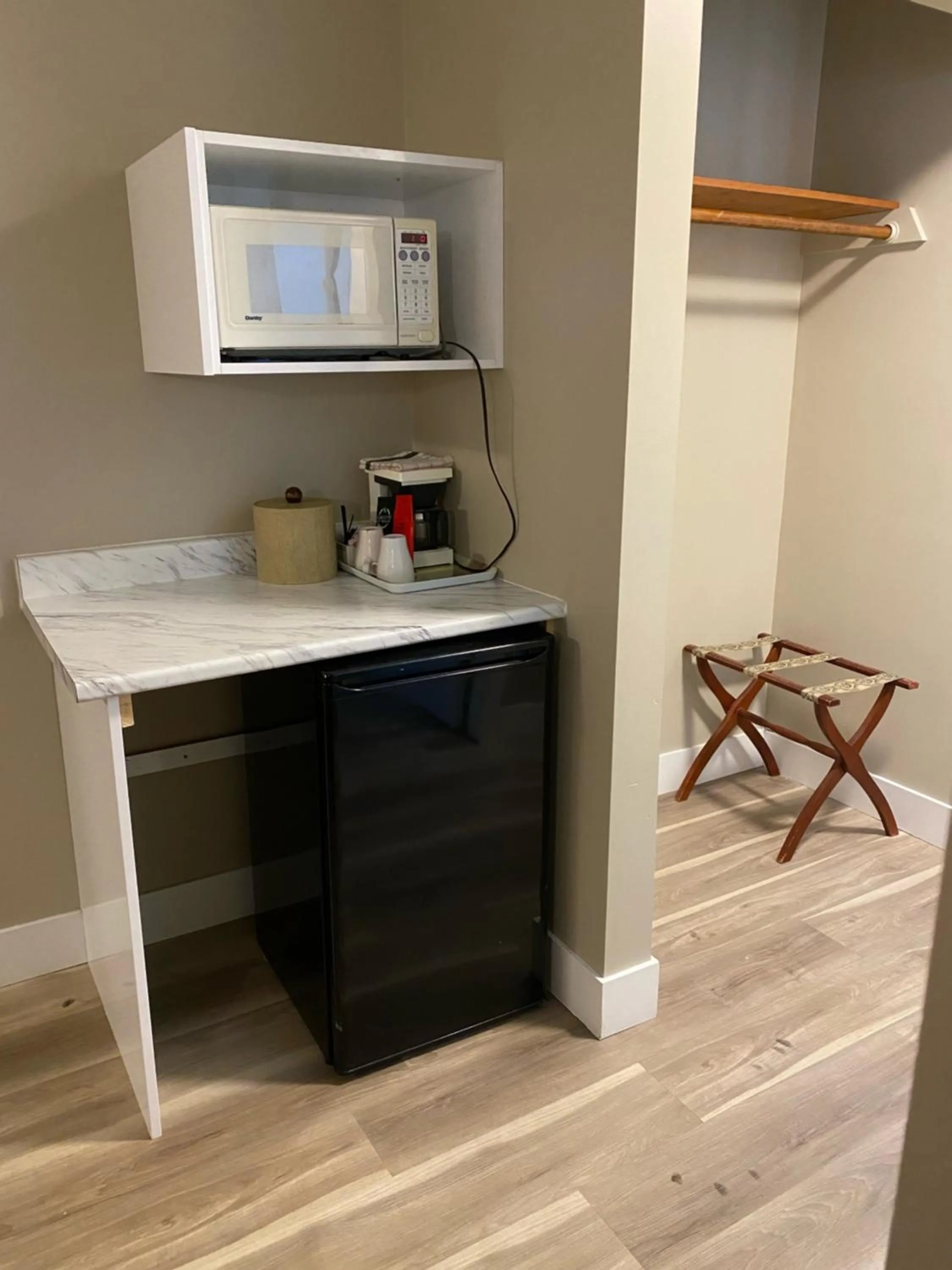 Coffee/tea facilities in Imperial Motel