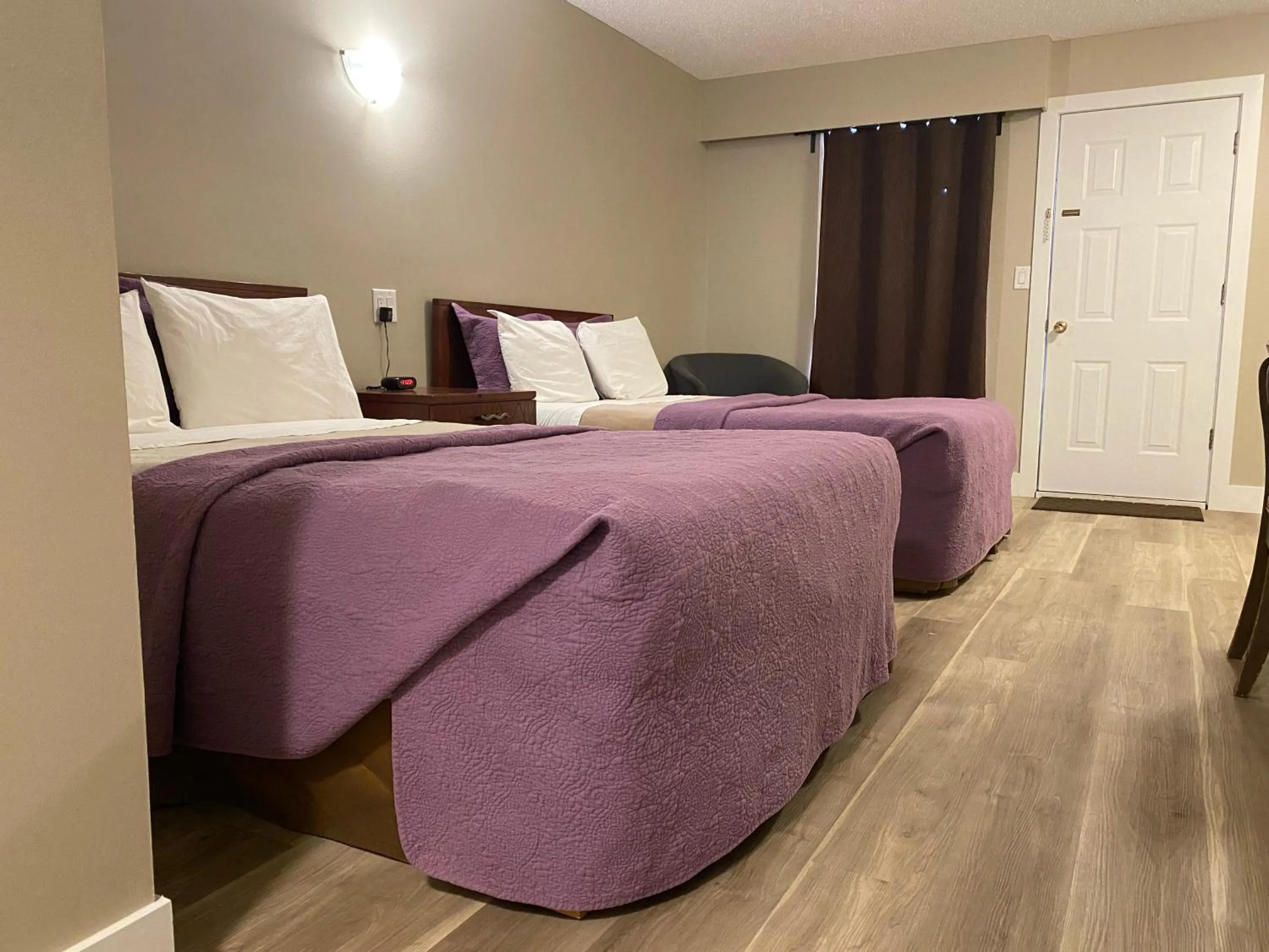 Bedroom, Bed in Imperial Motel