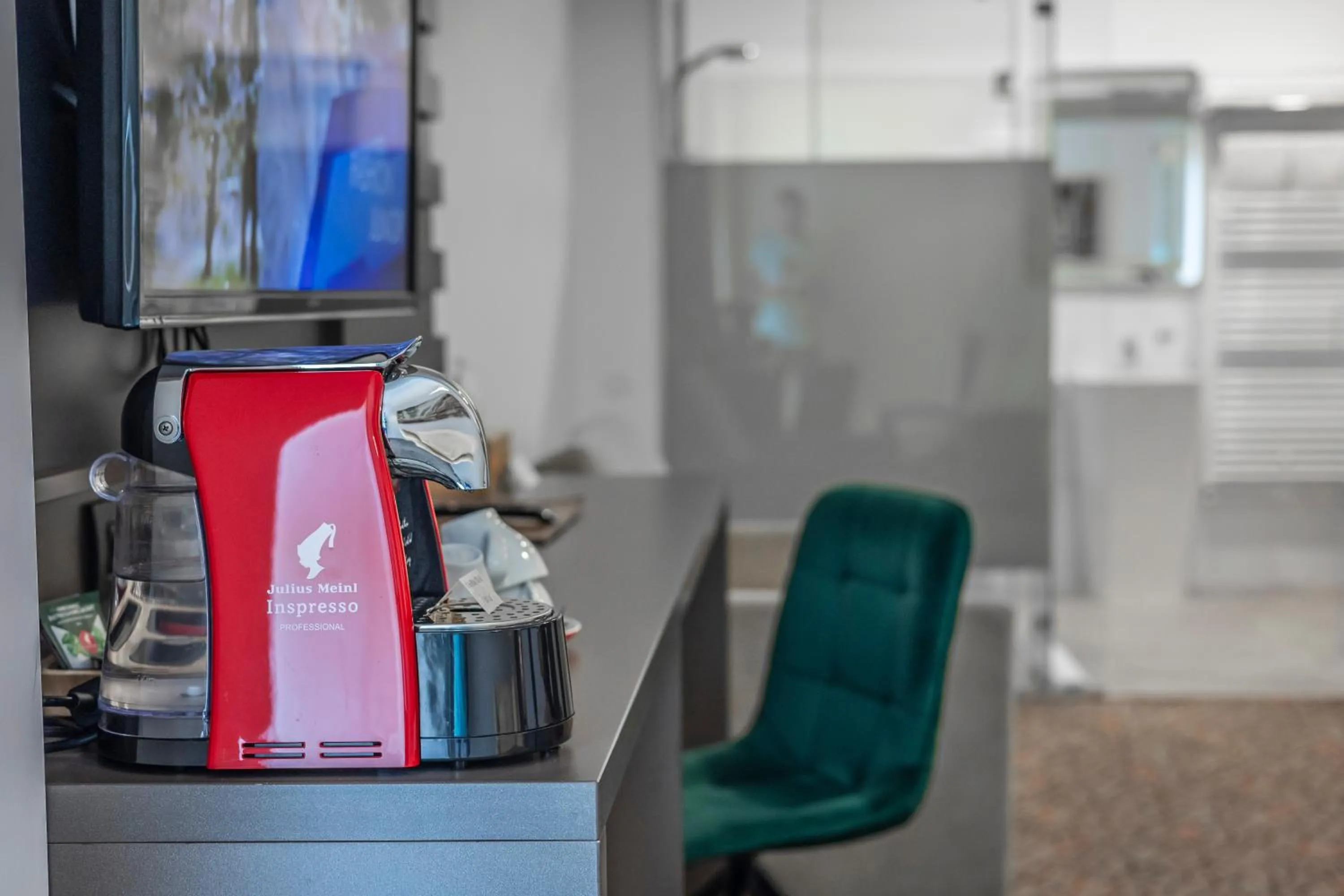 TV and multimedia in Charm Boutique Hotel