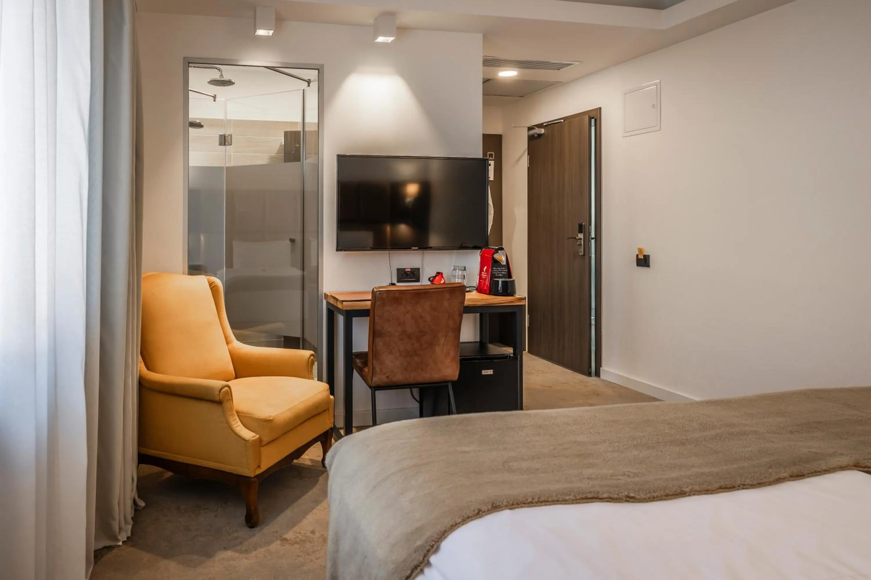 Photo of the whole room, Bed in Charm Boutique Hotel