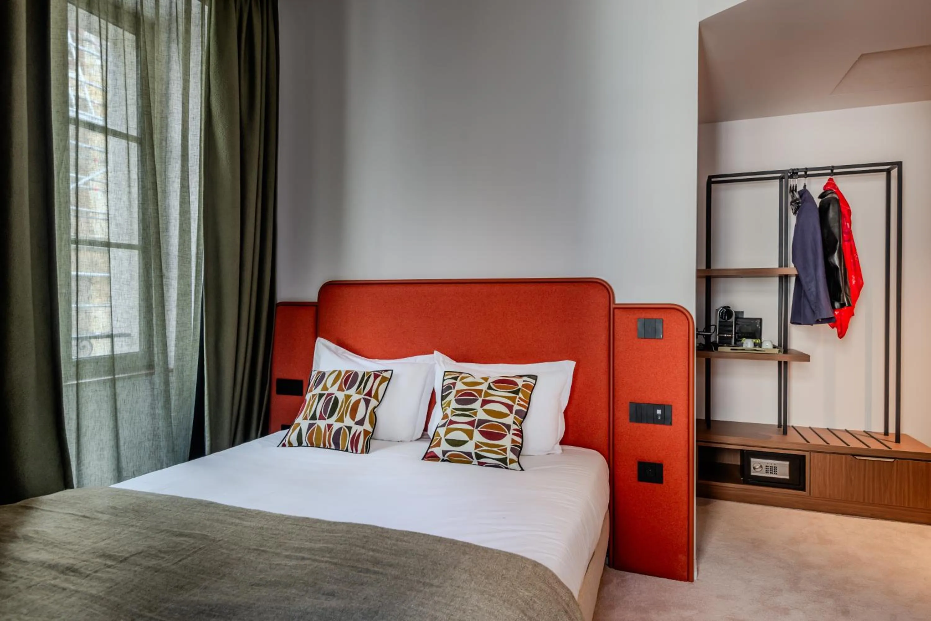 Bed in Hôtel Anne de Bretagne