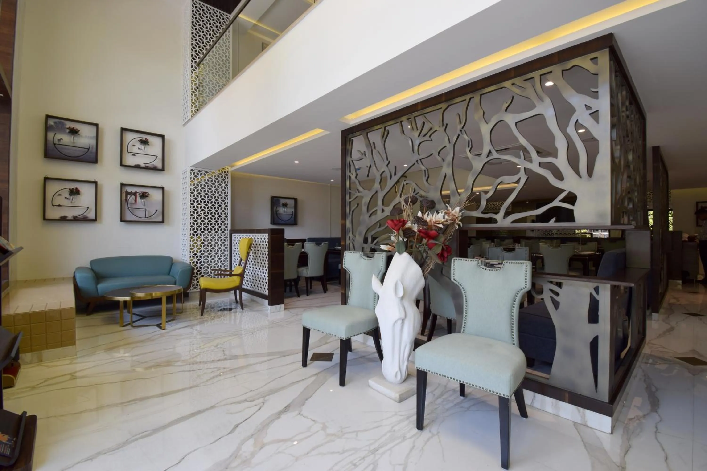 Restaurant/places to eat in Hotel 18 Keys