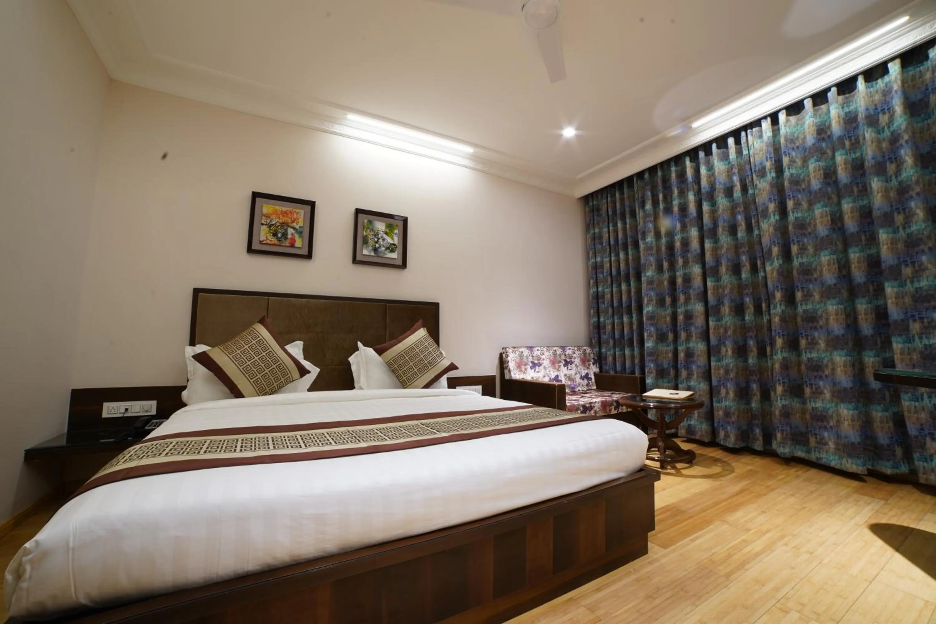 Bed in Hotel 18 Keys