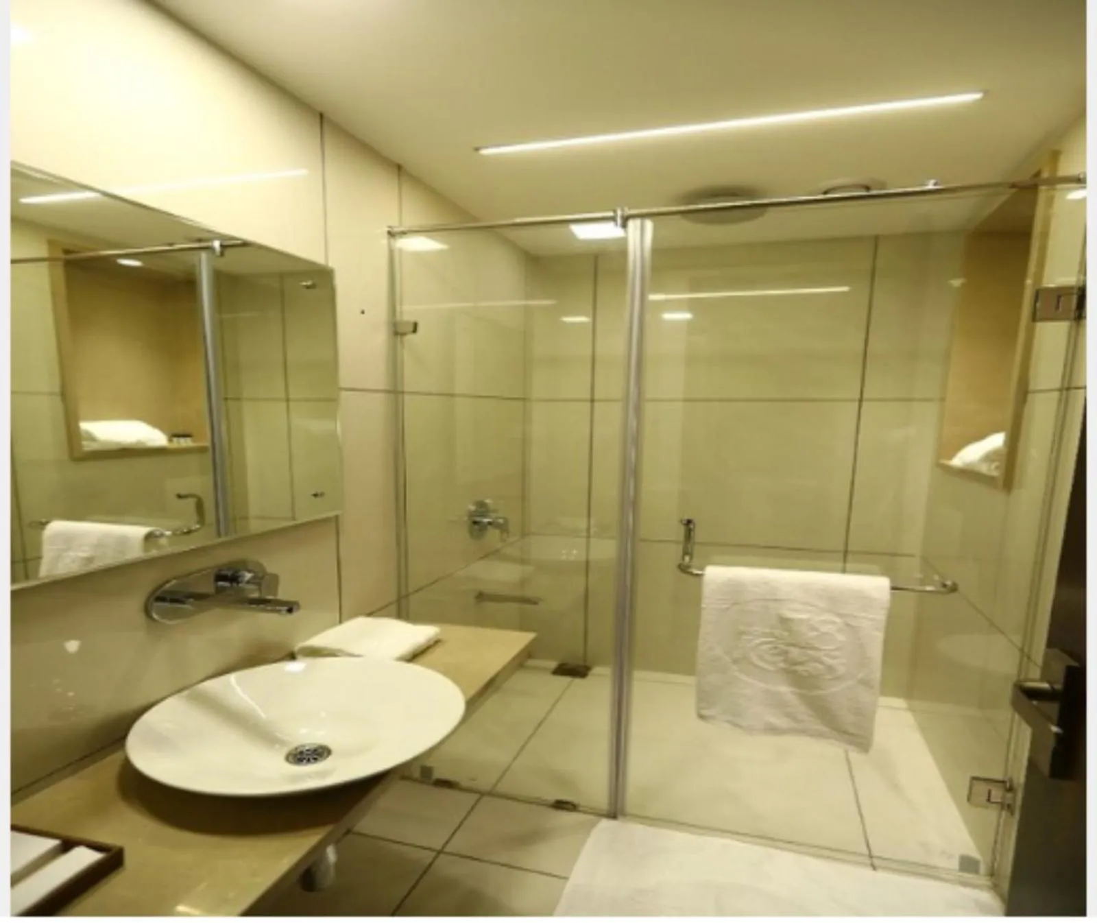 Bathroom in Hotel 18 Keys