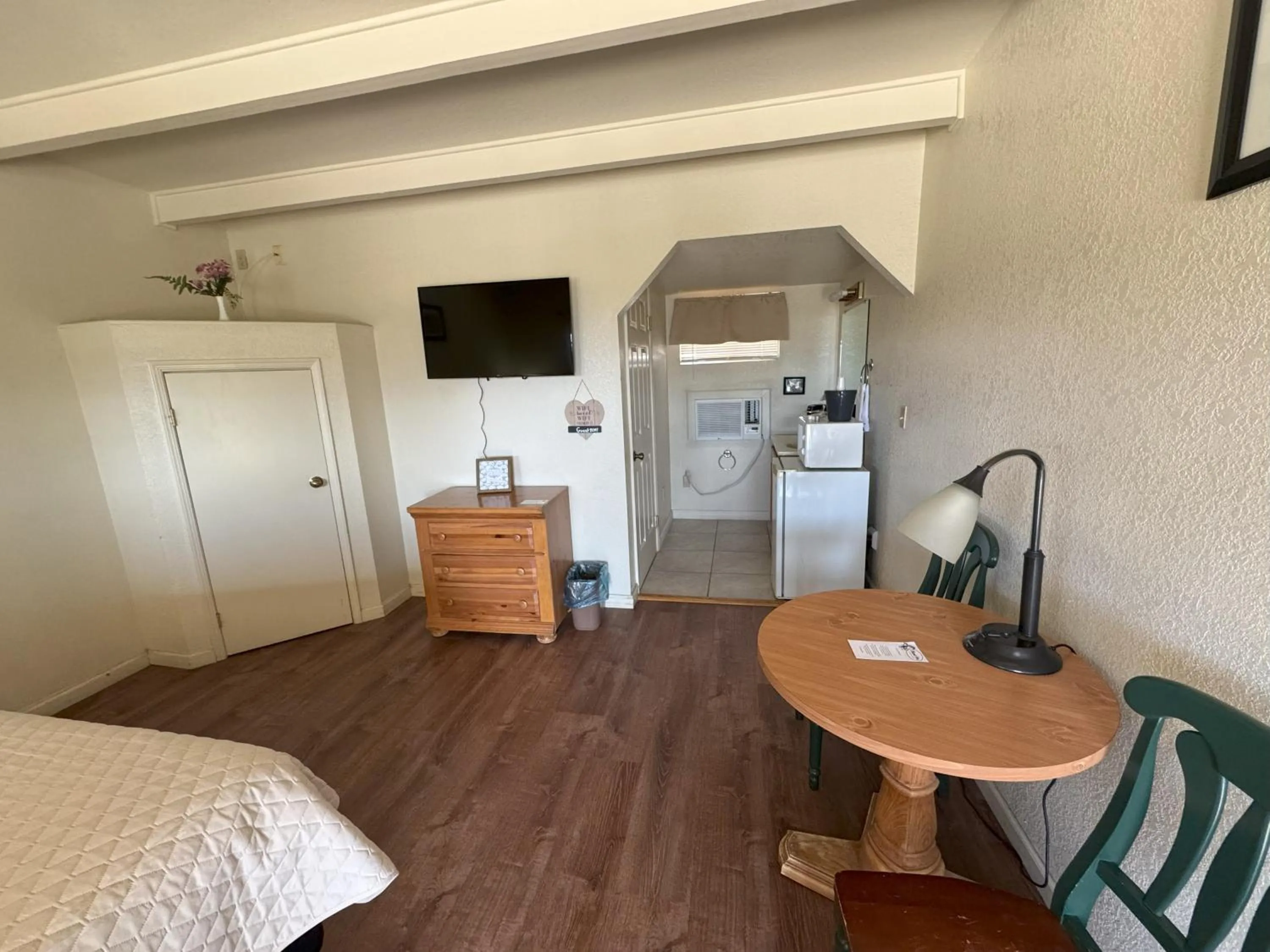 TV and multimedia, Bed in Barewood Inn & Suites