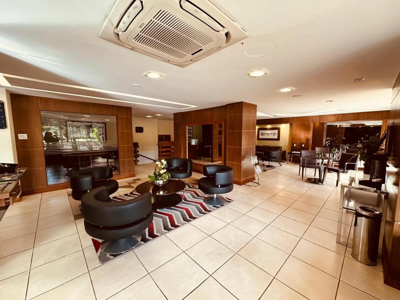 Communal lounge/ TV room in Charrua Hotel